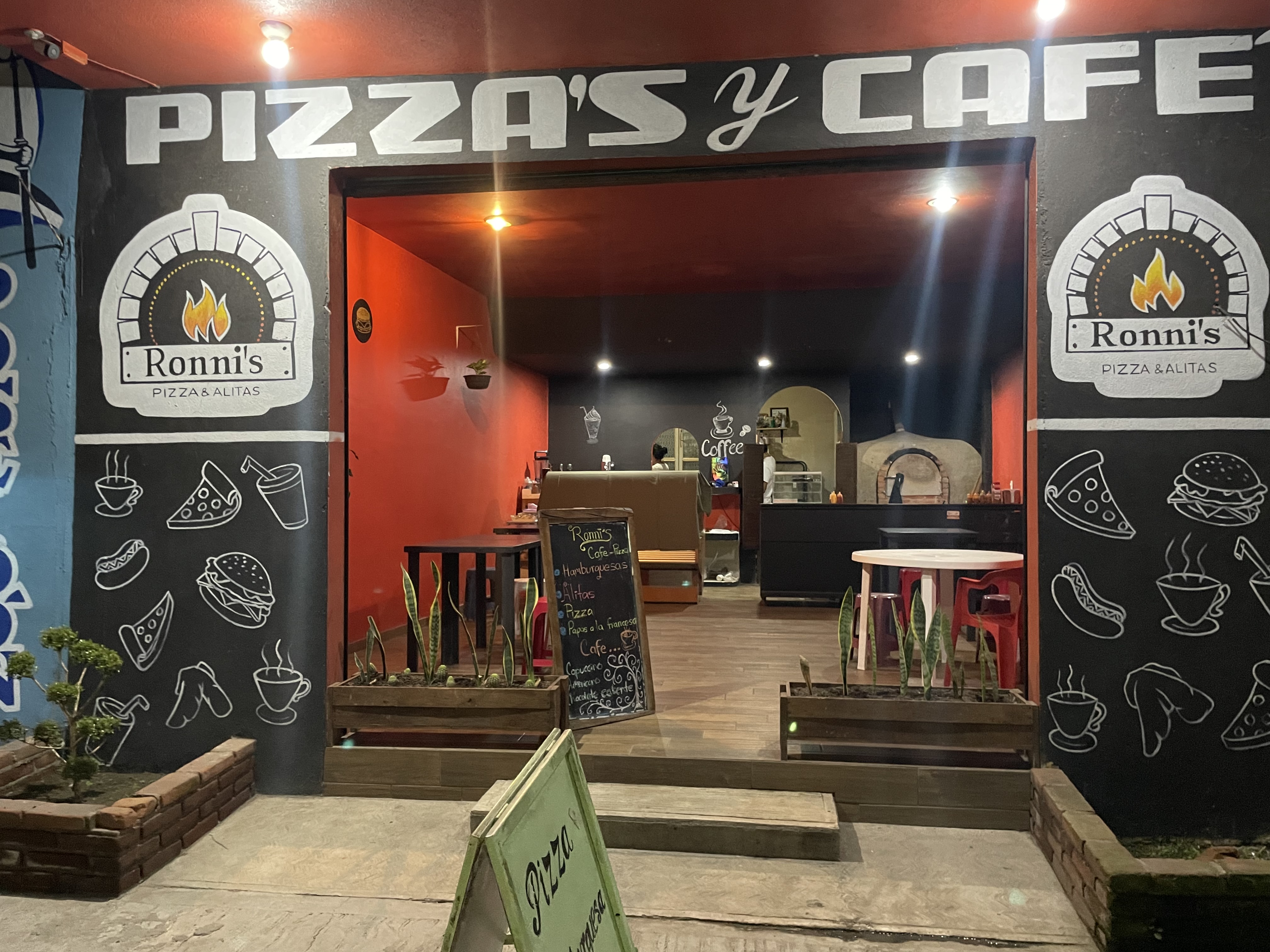 Ronni's Pizza & Alitas image 4