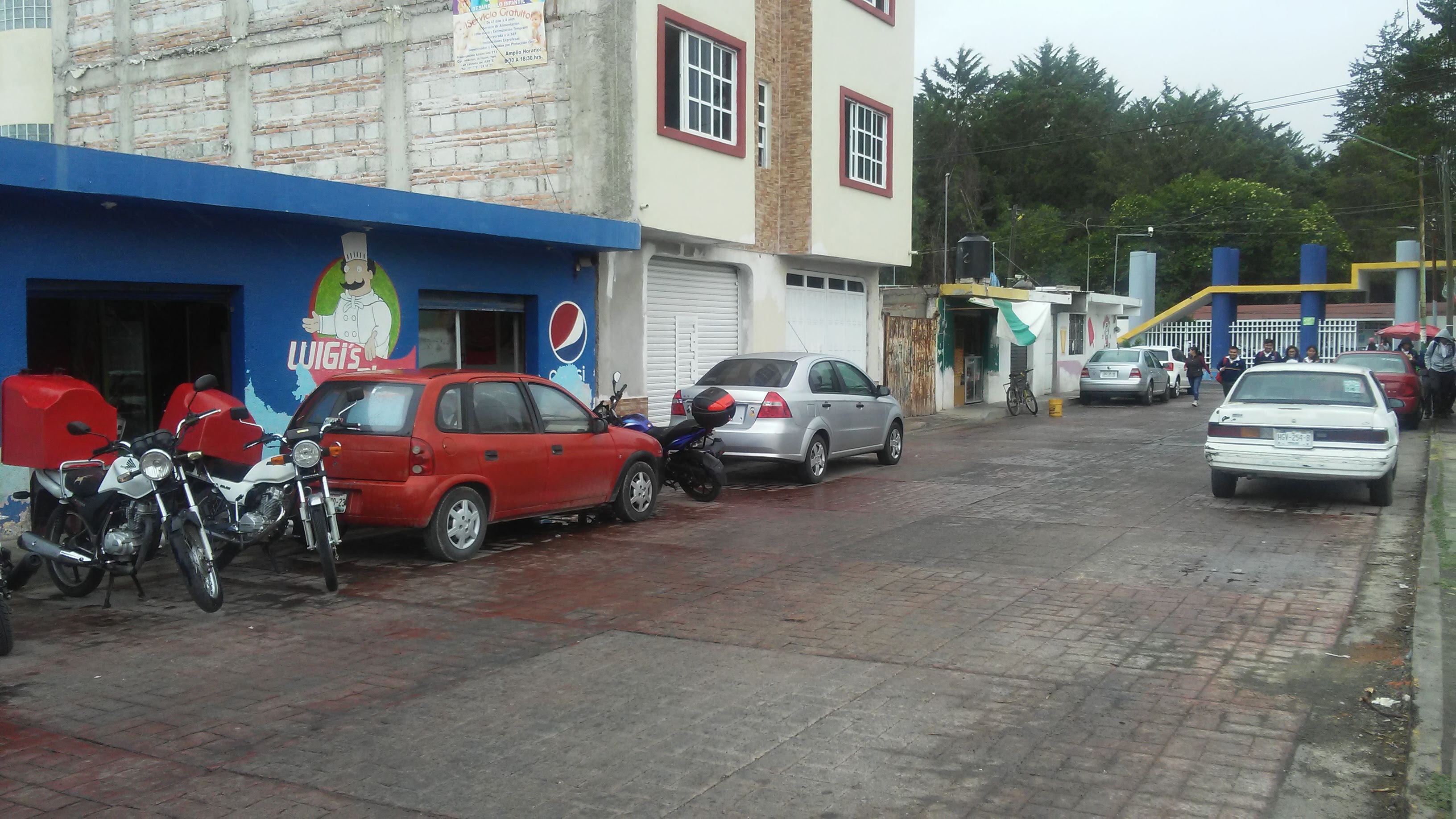 Luigis Pizza image 3