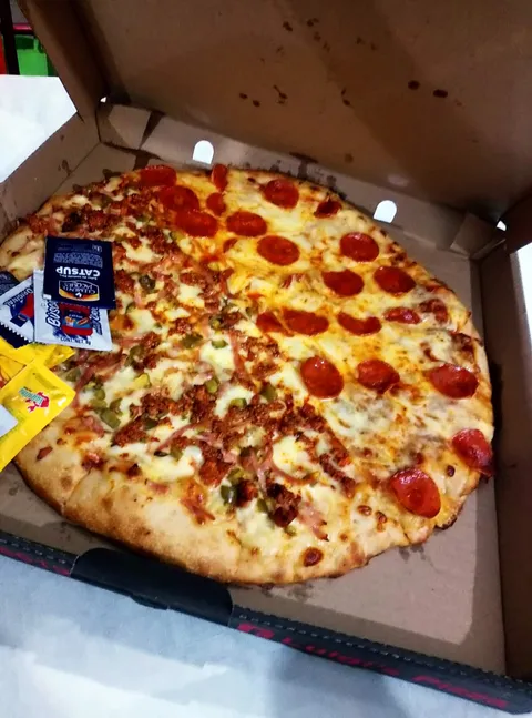 Luigis Pizza image 6