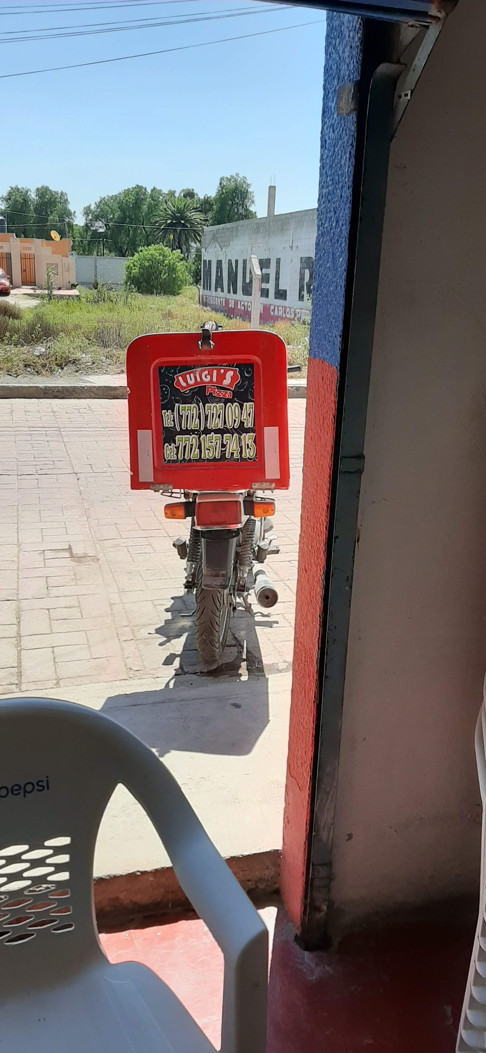 Luigis Pizza image 7