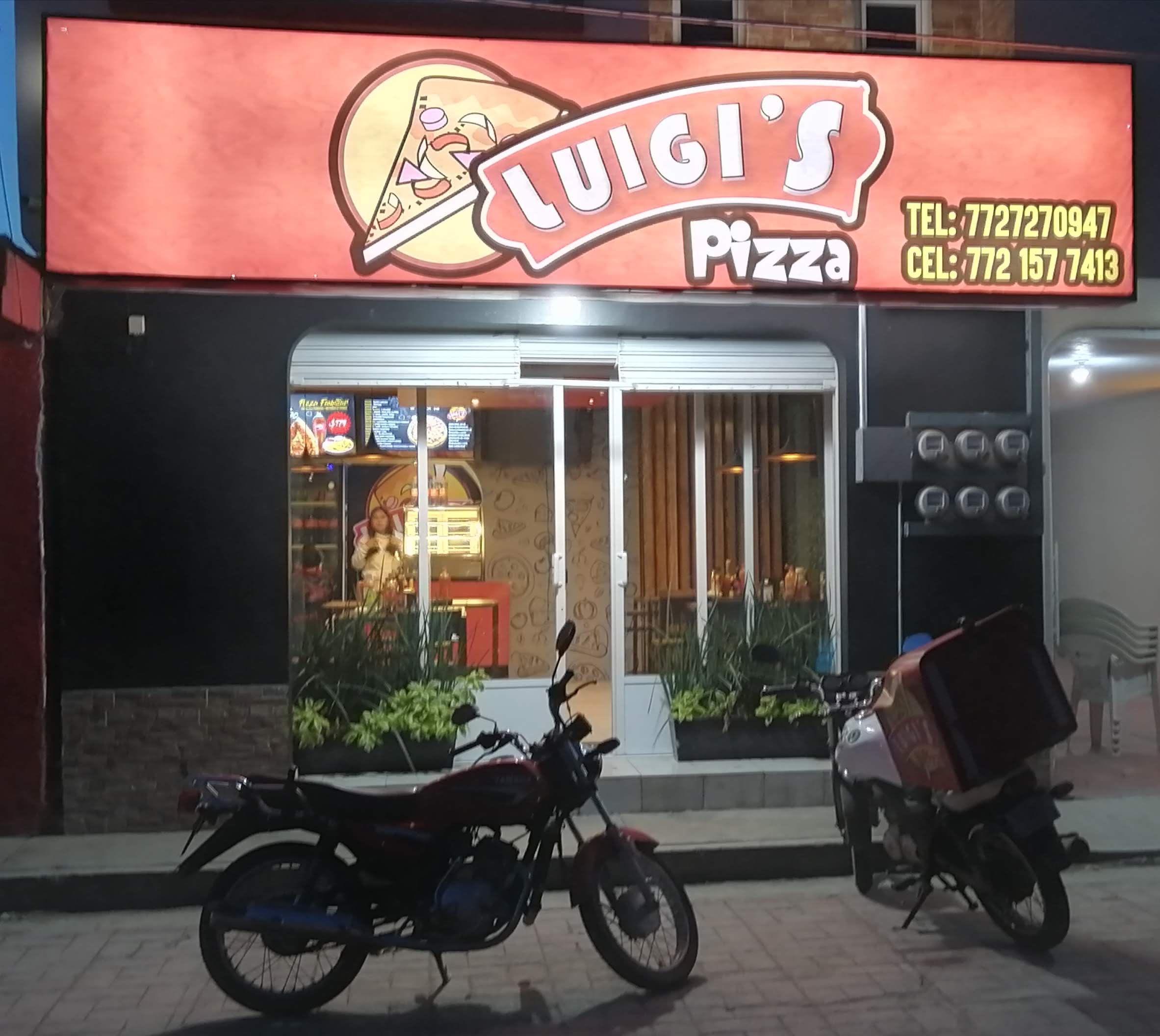 Luigis Pizza image 9