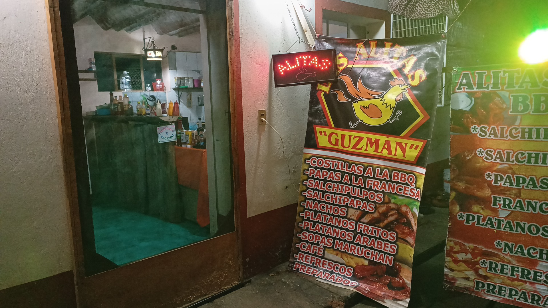 Las Alitas Guzmán image 1