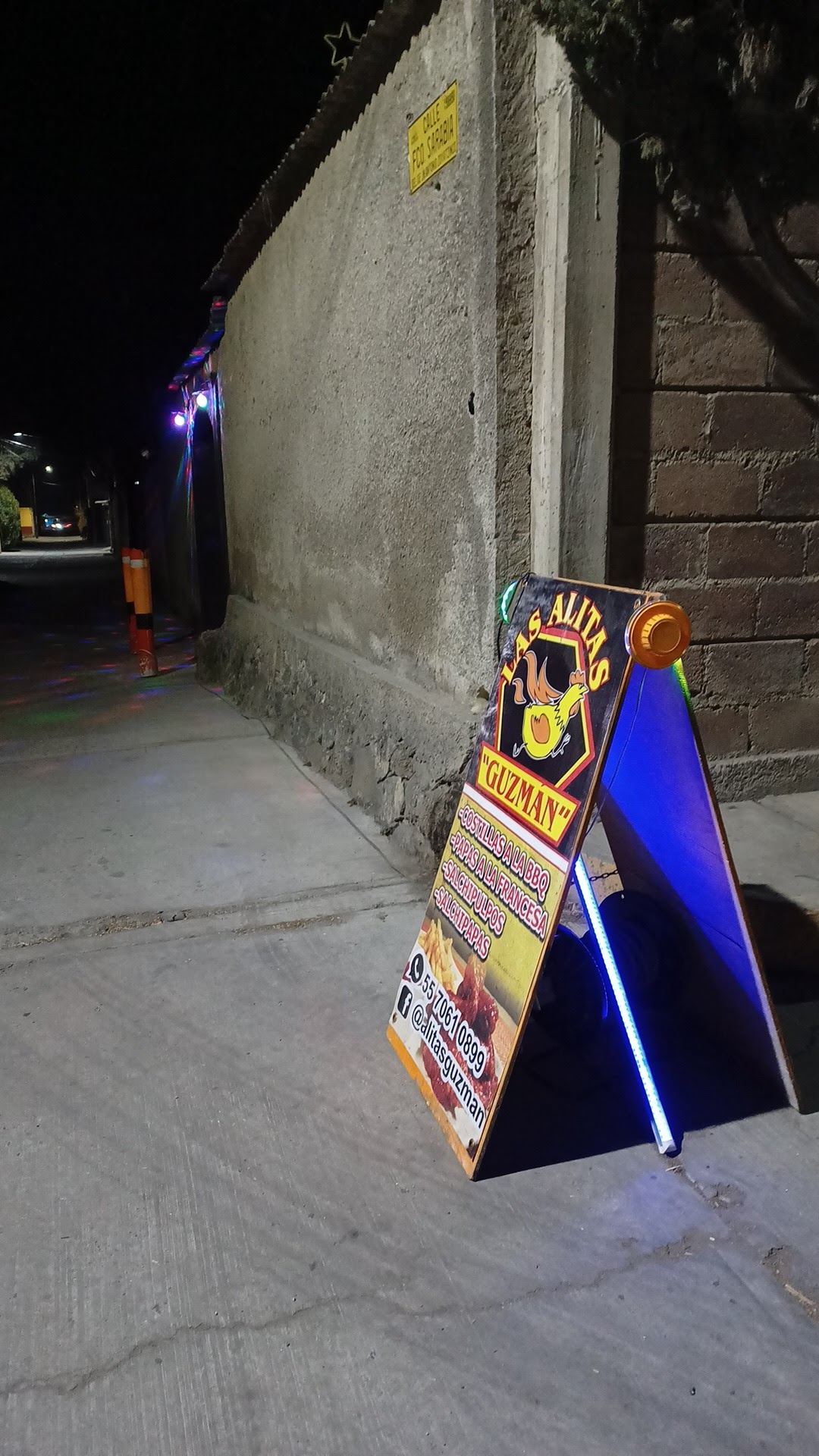 Las Alitas Guzmán image 4