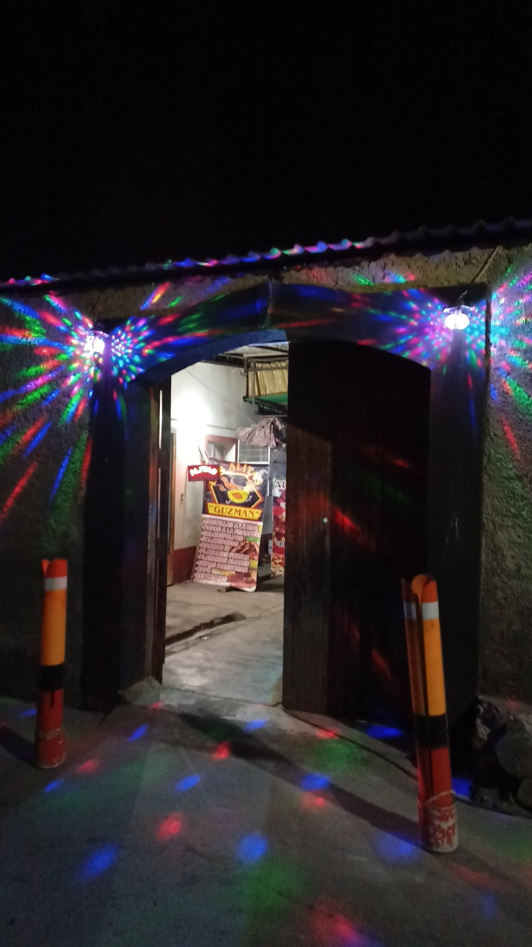 Las Alitas Guzmán image 5