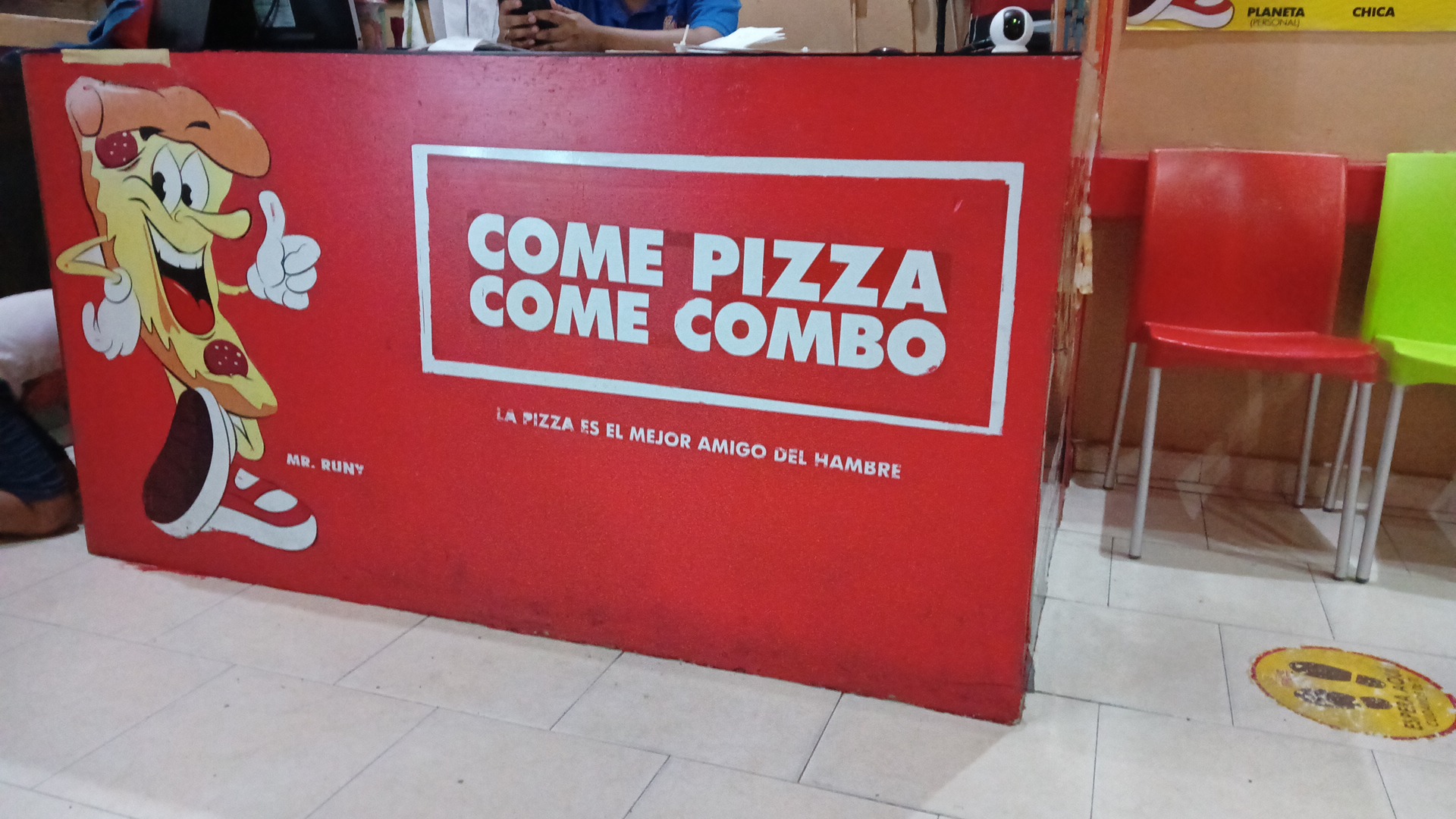 Pizza Y CORRE Sucurzal Puerto Ceiba image 2