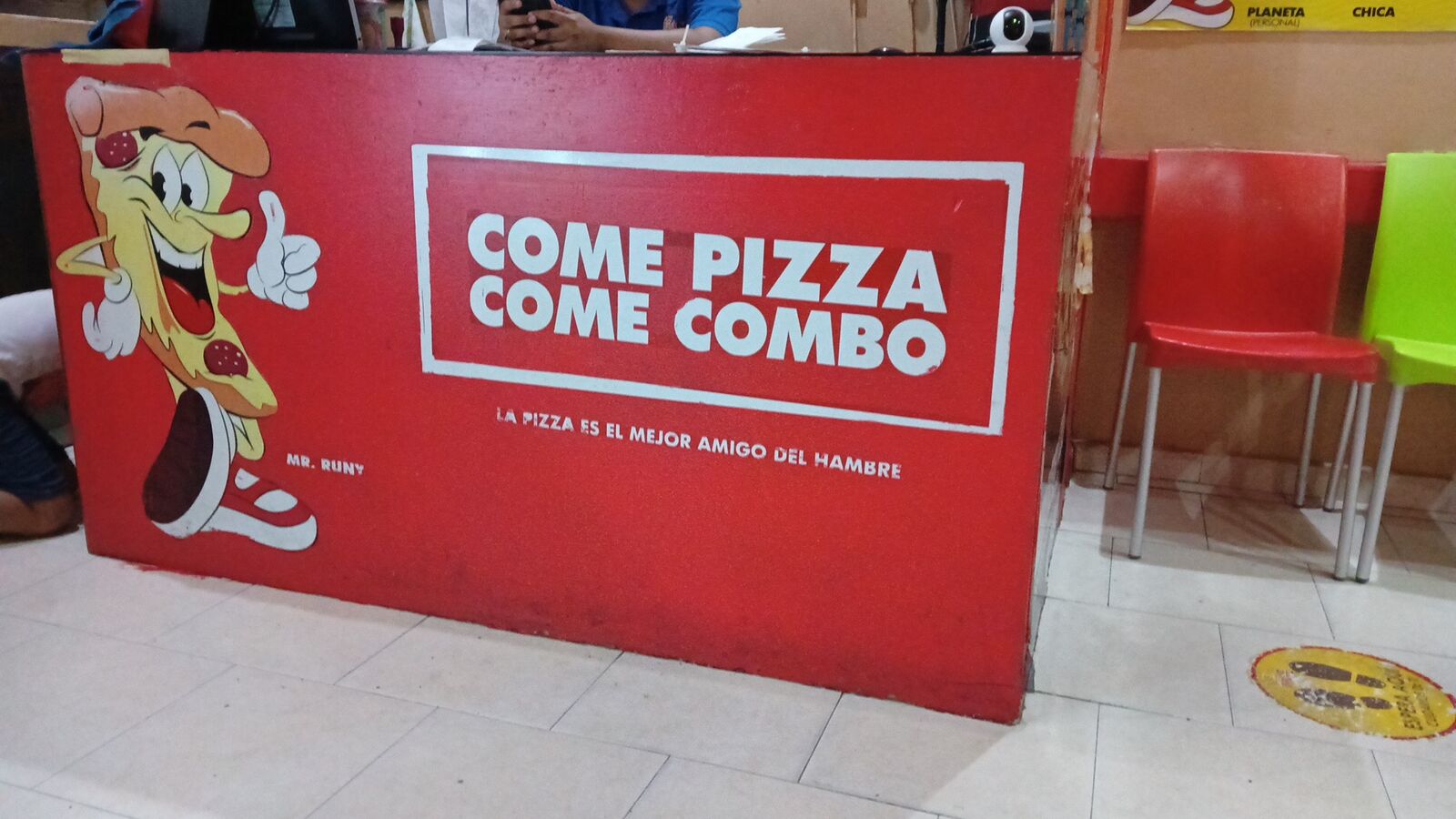 Pizza Y CORRE Sucurzal Puerto Ceiba image 2