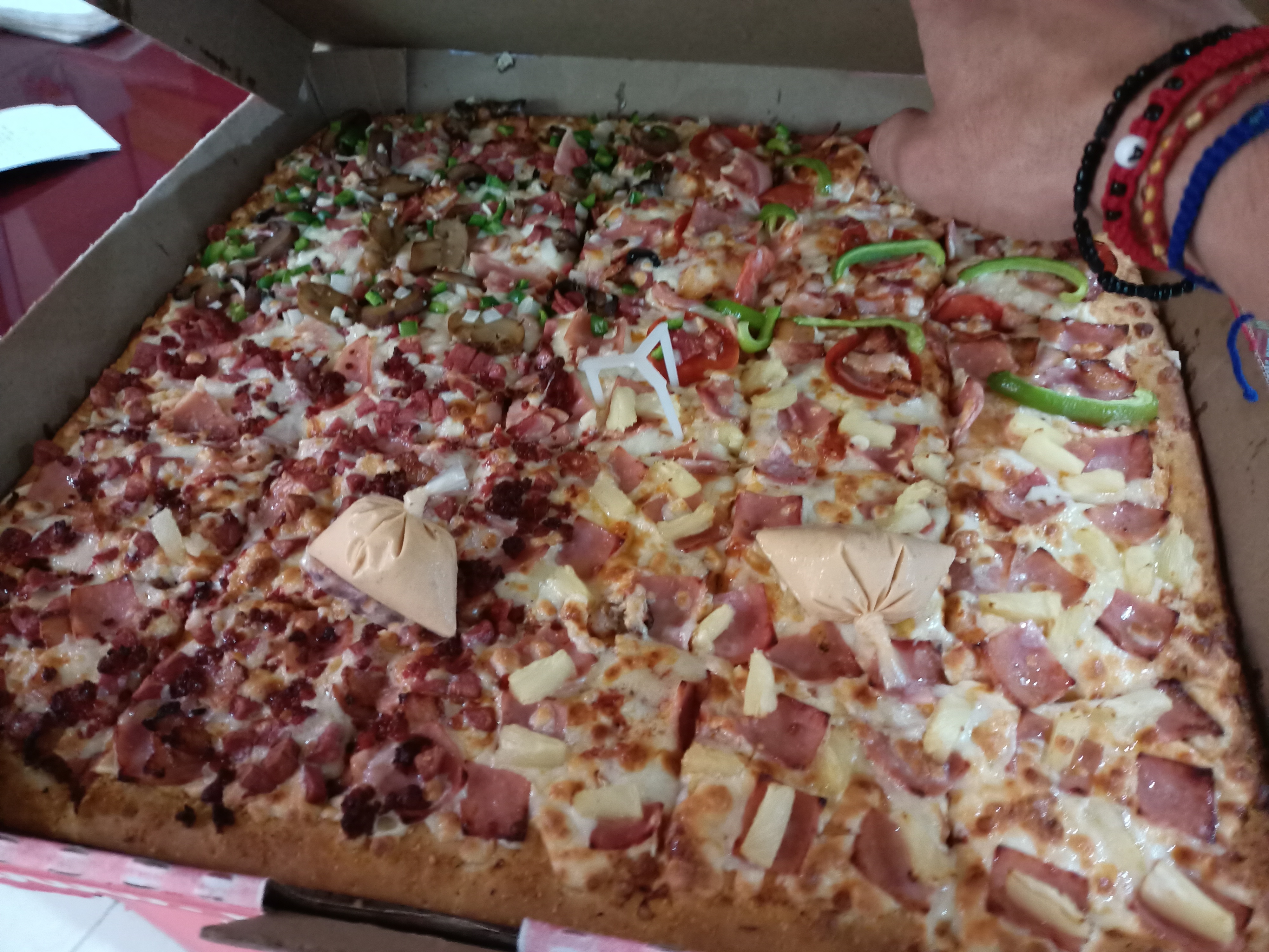 Pizza Y CORRE Sucurzal Puerto Ceiba image 3