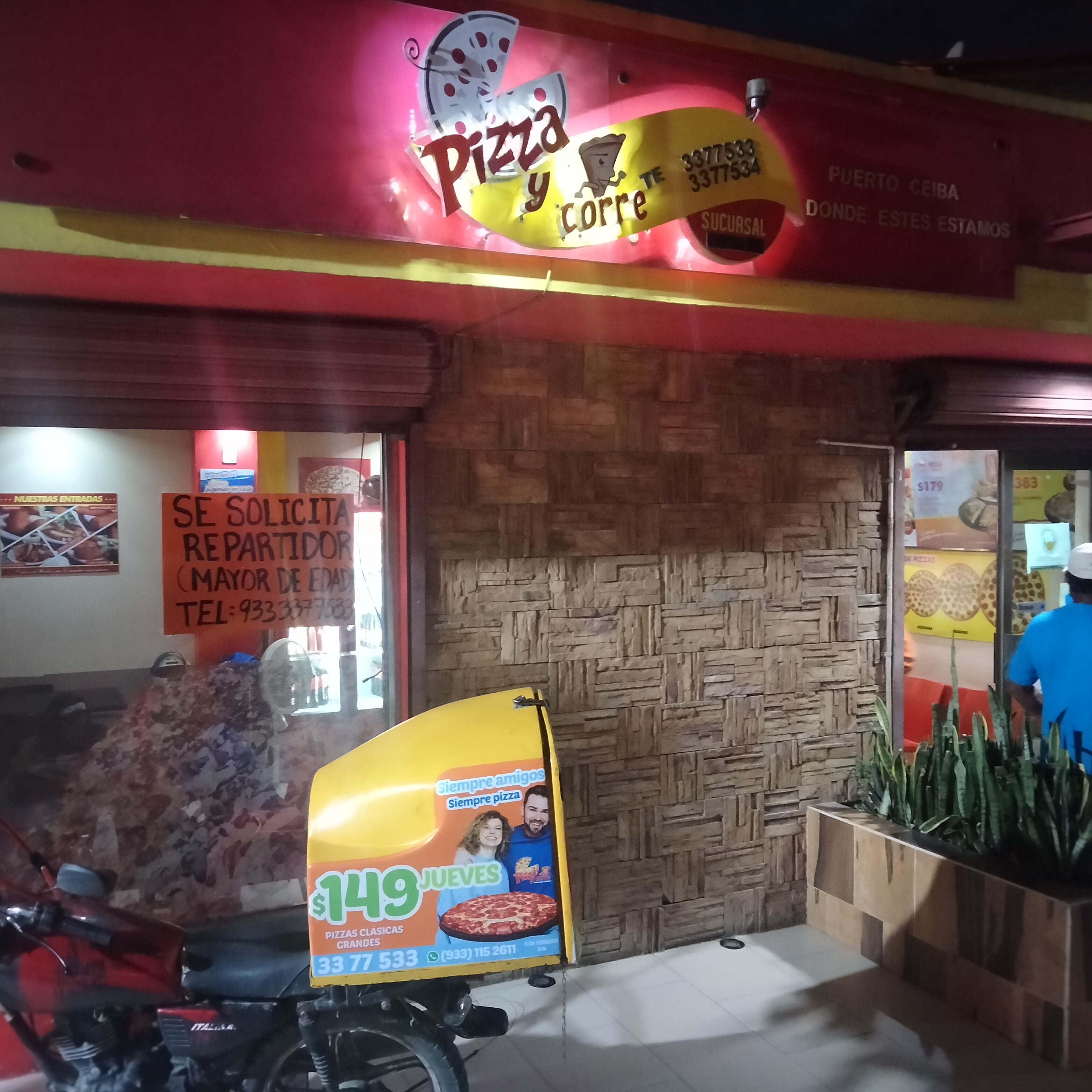 Pizza Y CORRE Sucurzal Puerto Ceiba image 5