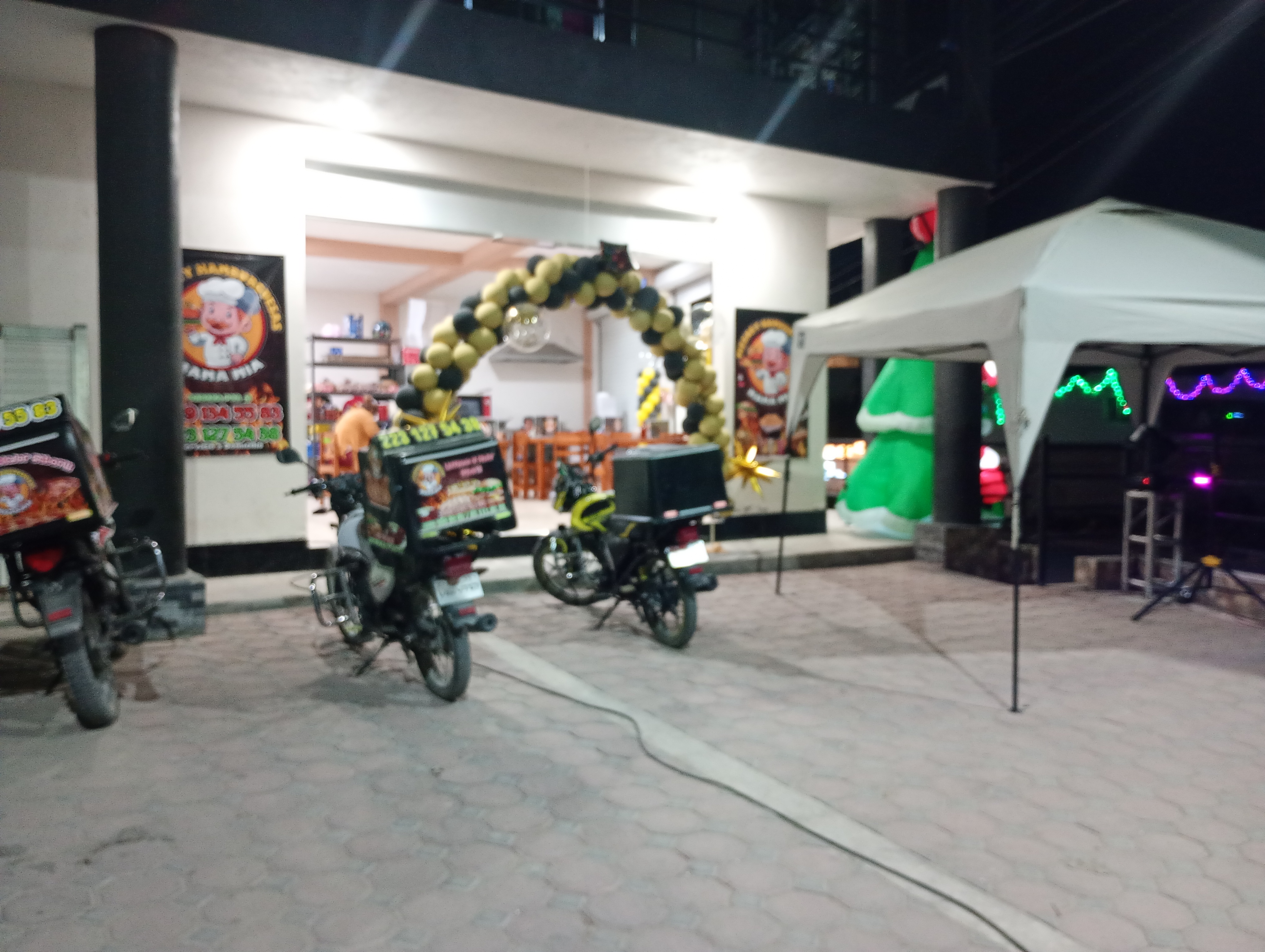 Pizzas y hamburguesas mama mía Los Reyes image 2