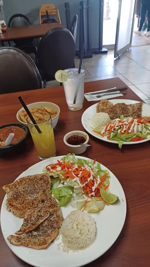 Los Rosales Cocina Mexicana image 4