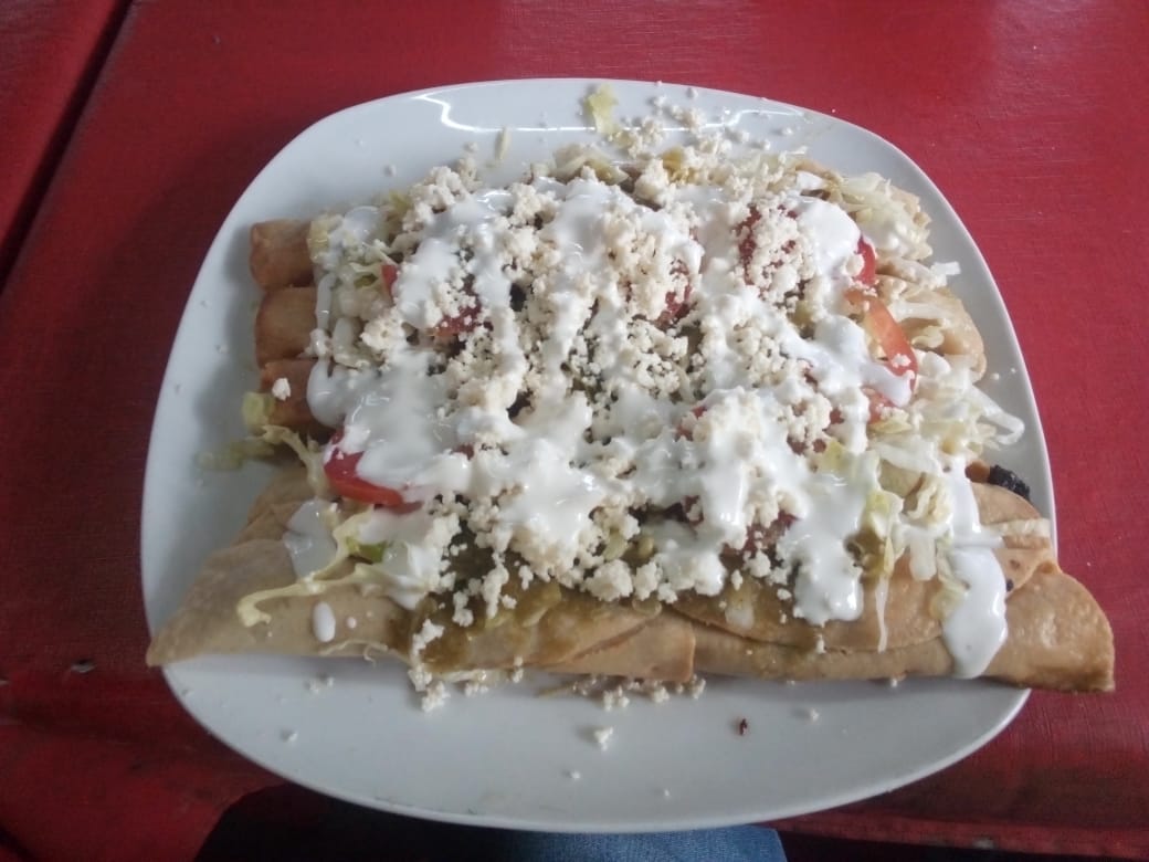 Loncheria "Los Humos" image 3