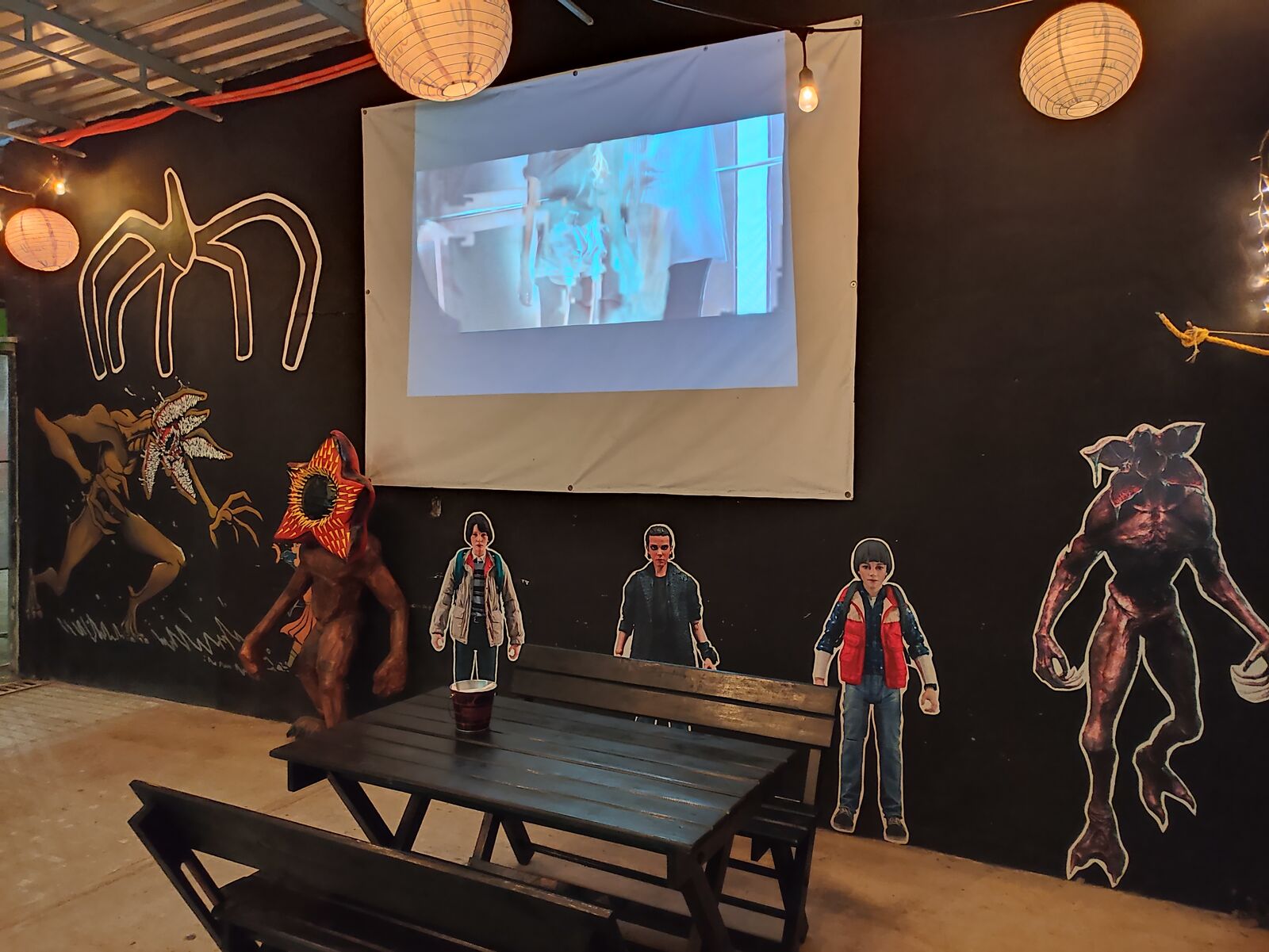Retro Geek Burgers & Wings image 4