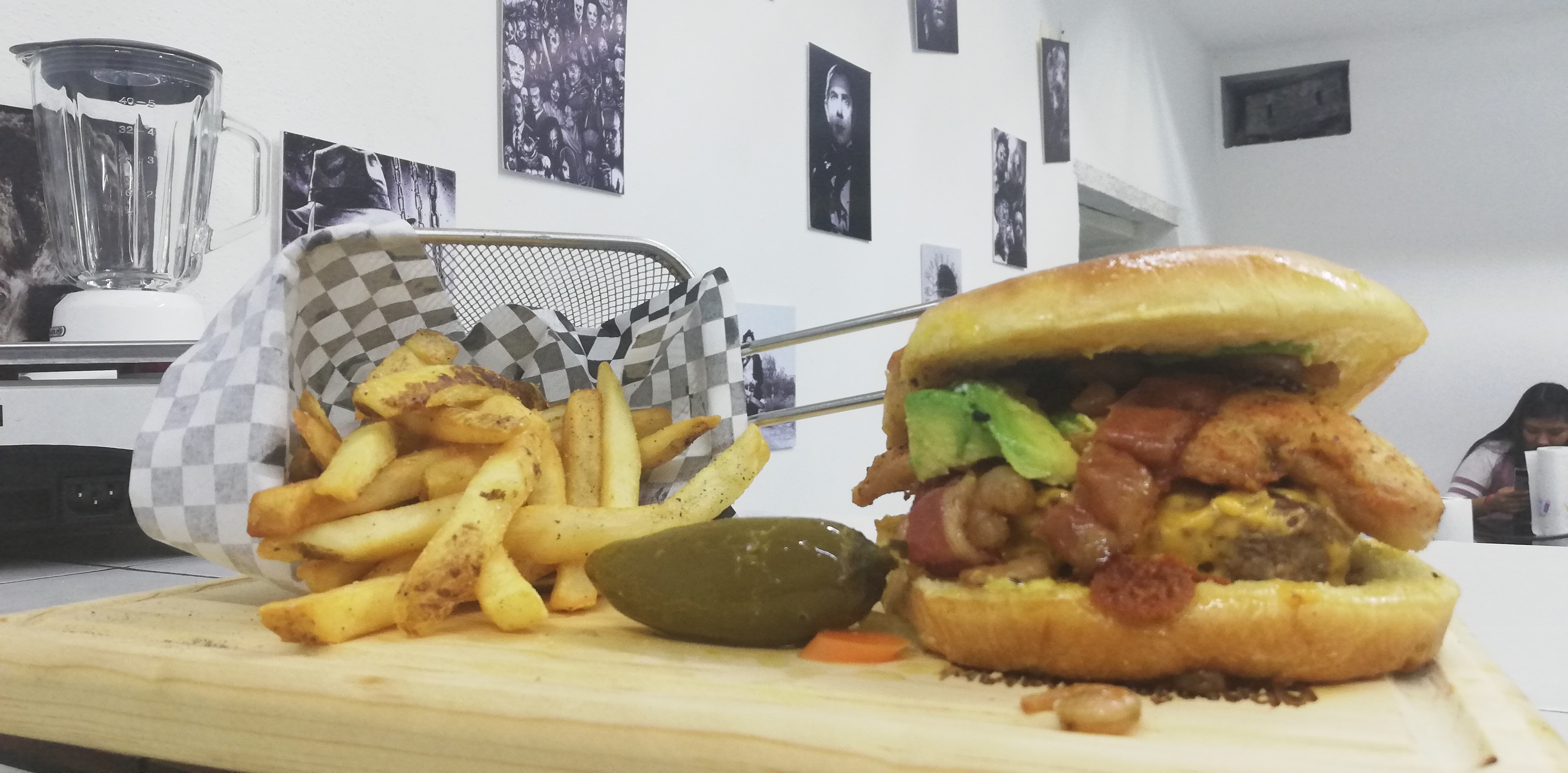 Monstruo burguesas image 3