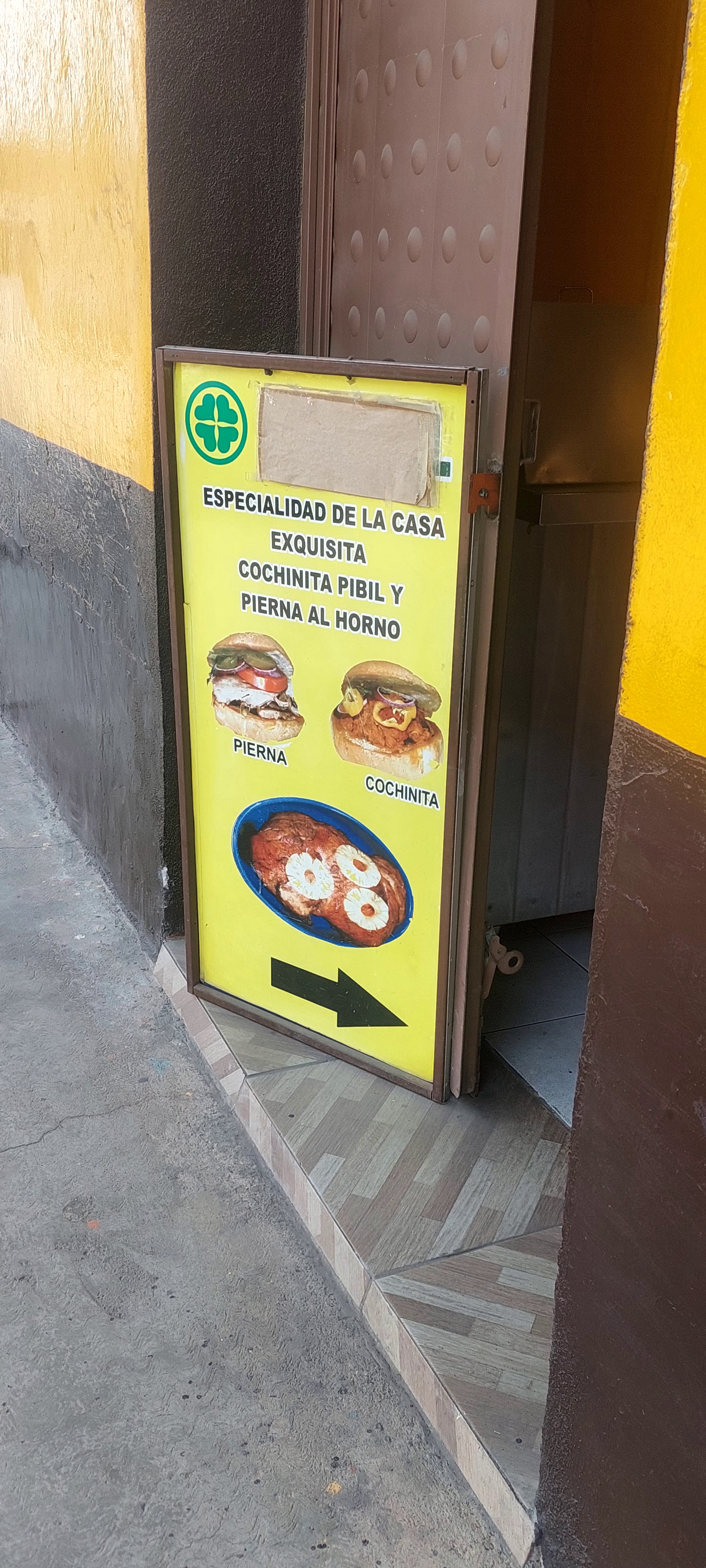 Roberto's COCHINITA image 4