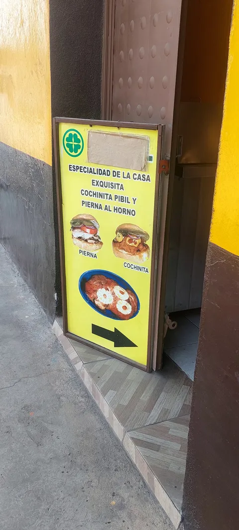 Roberto's COCHINITA image 4