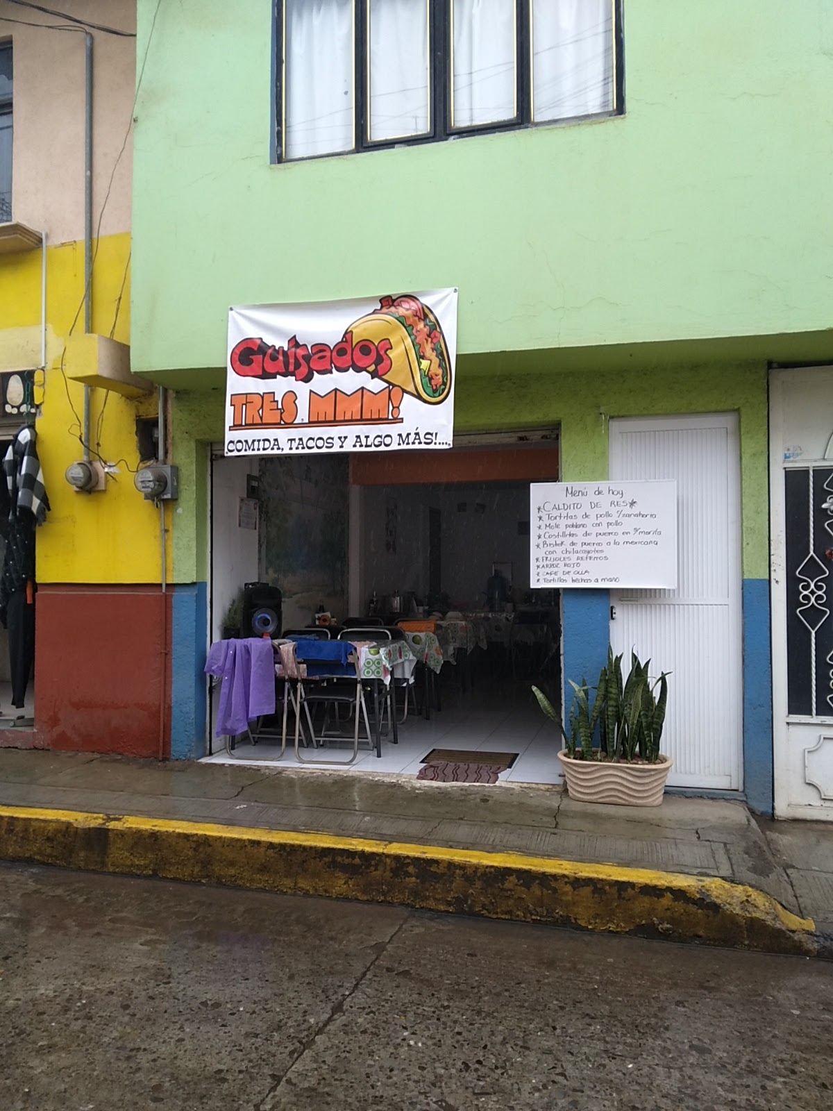 Guisados Tres Mmm! image 1