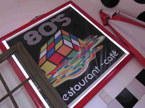 Restaurante 80s image 2
