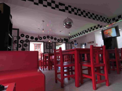 Restaurante 80s image 5