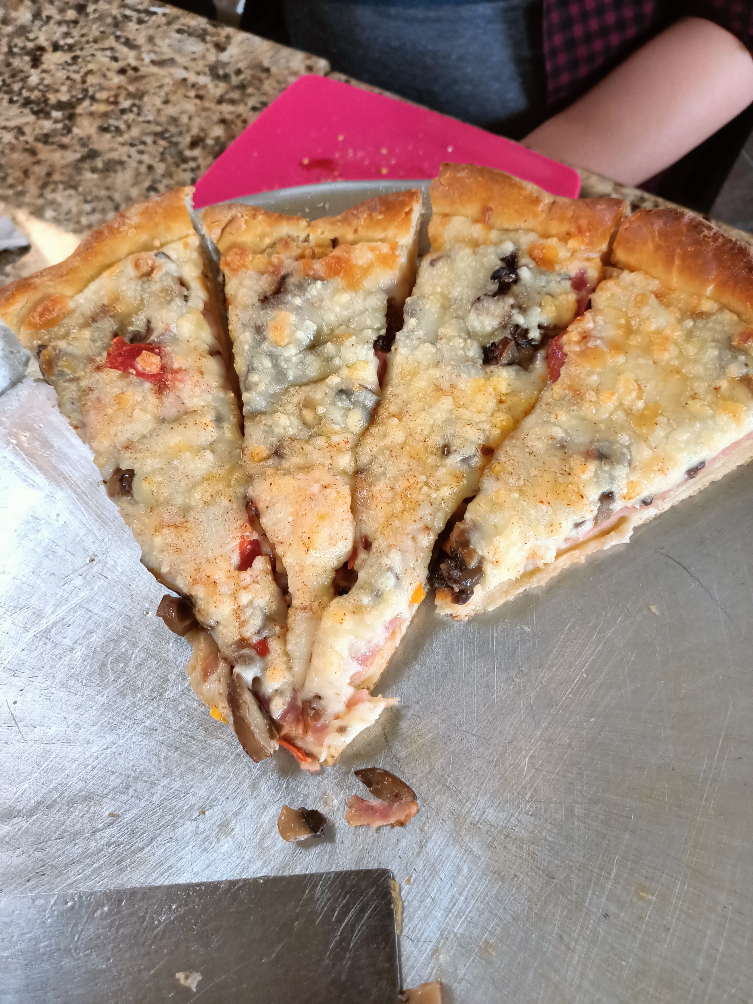 Pizzas La Fuente image 2