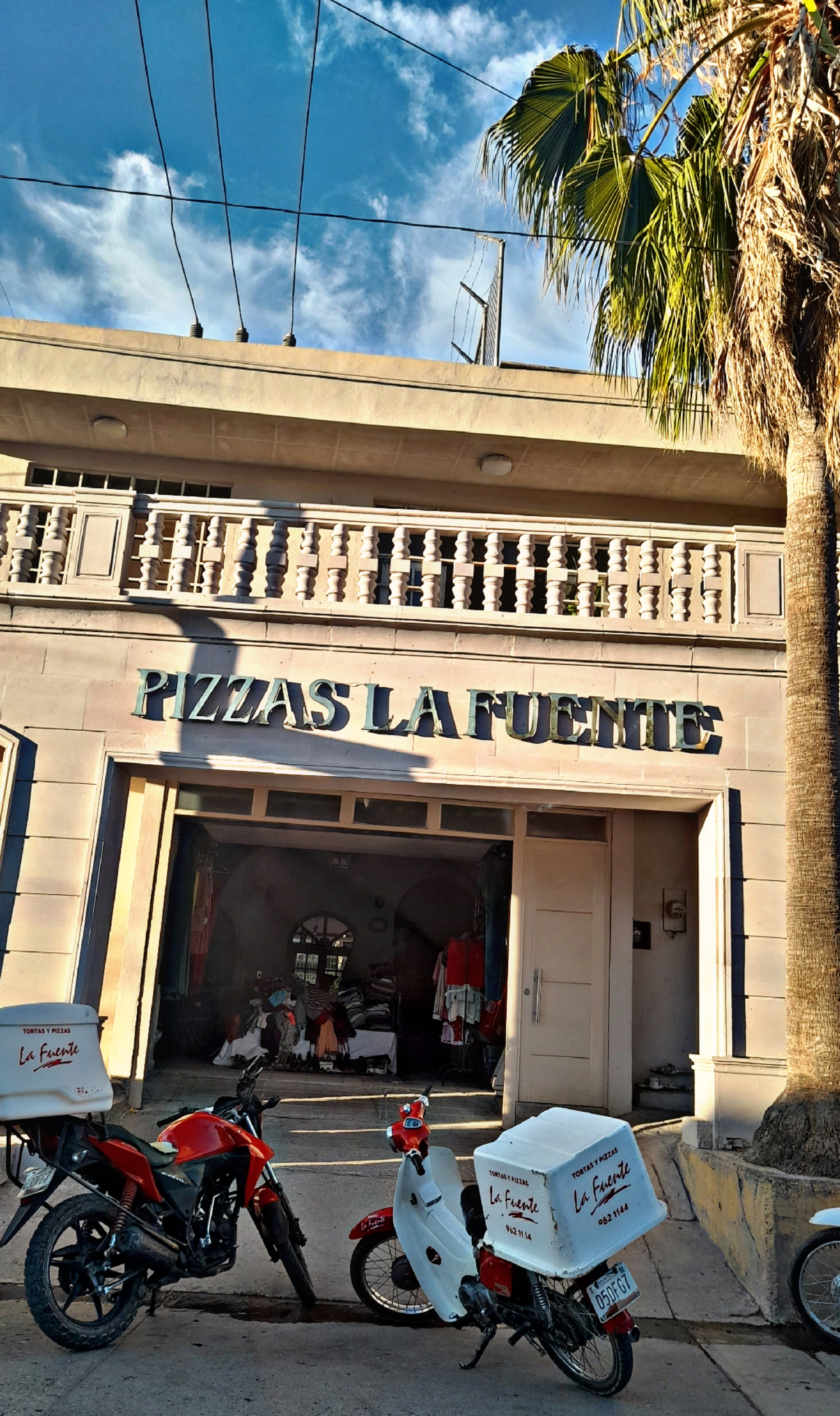 Pizzas La Fuente image 6