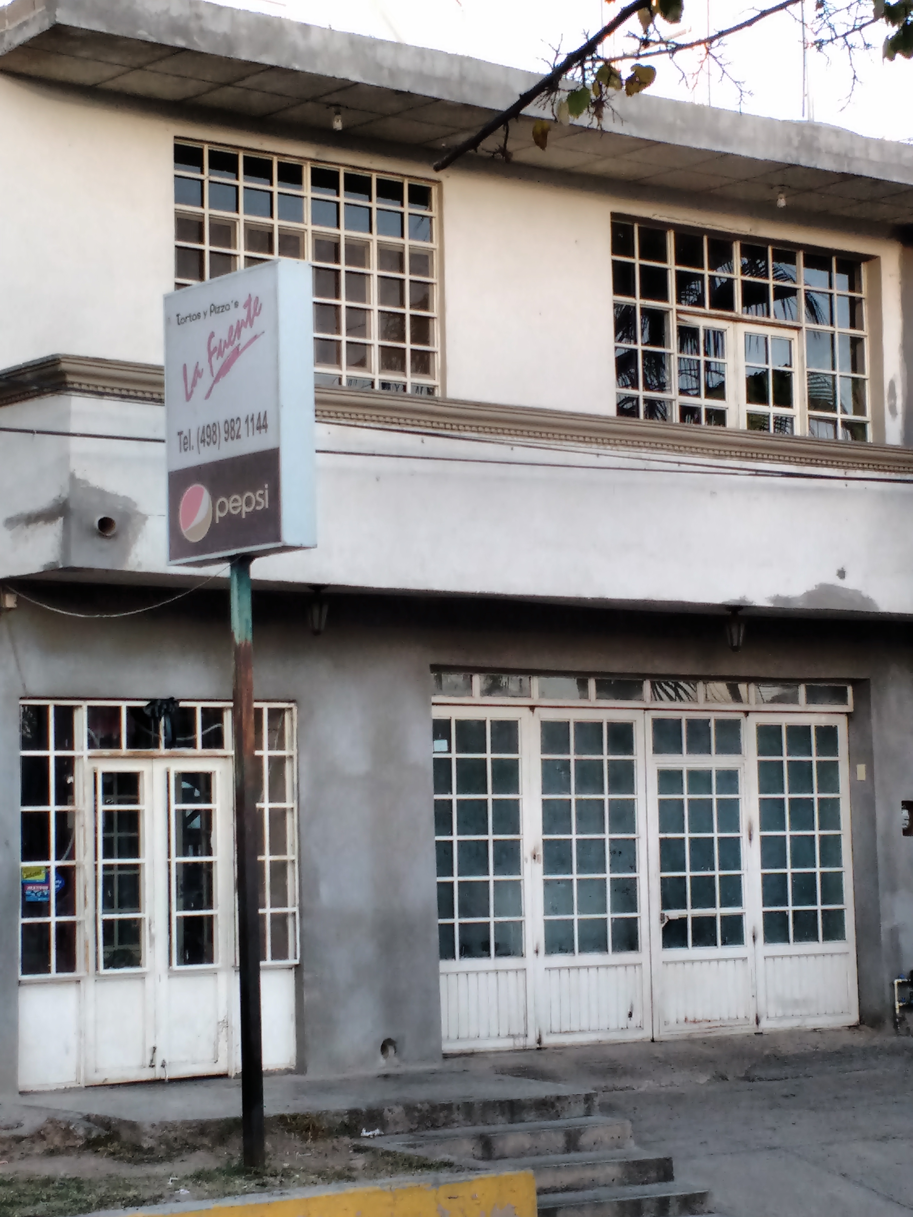 Pizzas La Fuente image 10