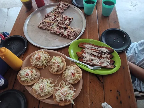 Memelas Los Reyes image 2
