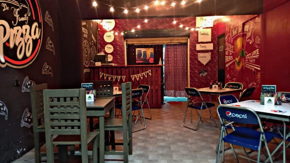 De Family Pizza image 1