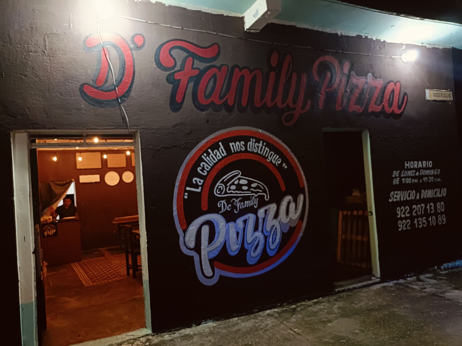 De Family Pizza image 4
