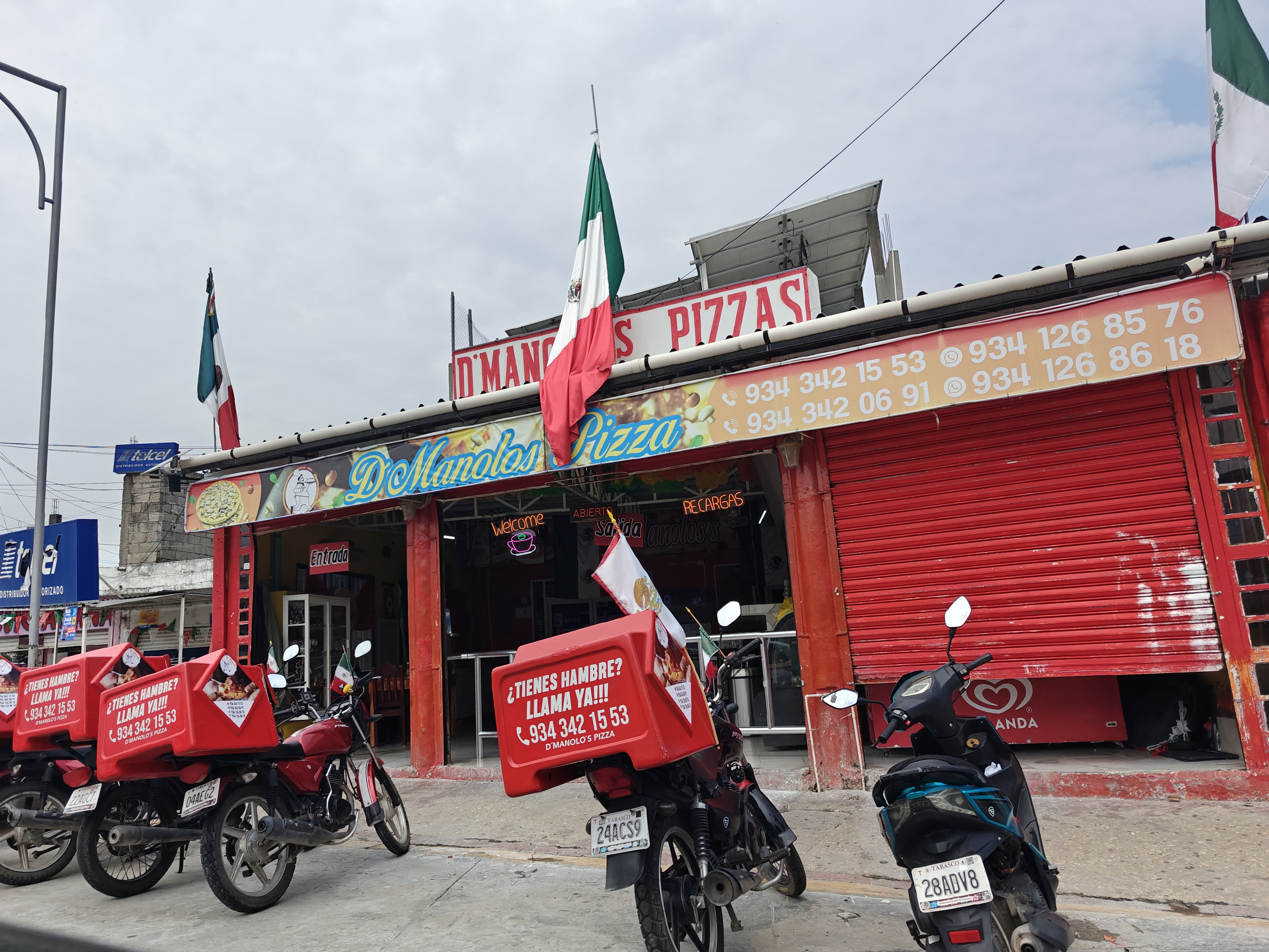 D'manolos pizza image 6