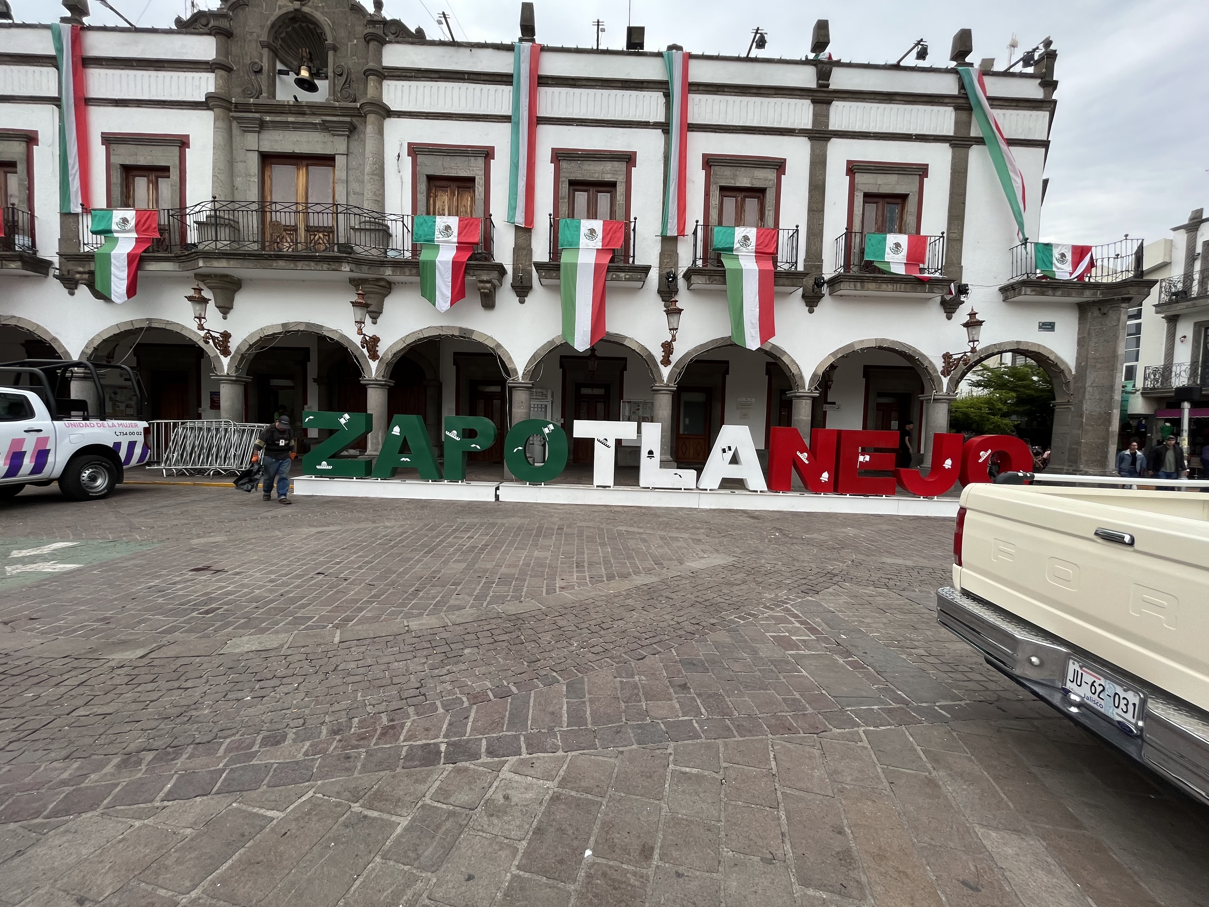 Birrieria Zapotlanejo "El Potrillo" Centro image 3