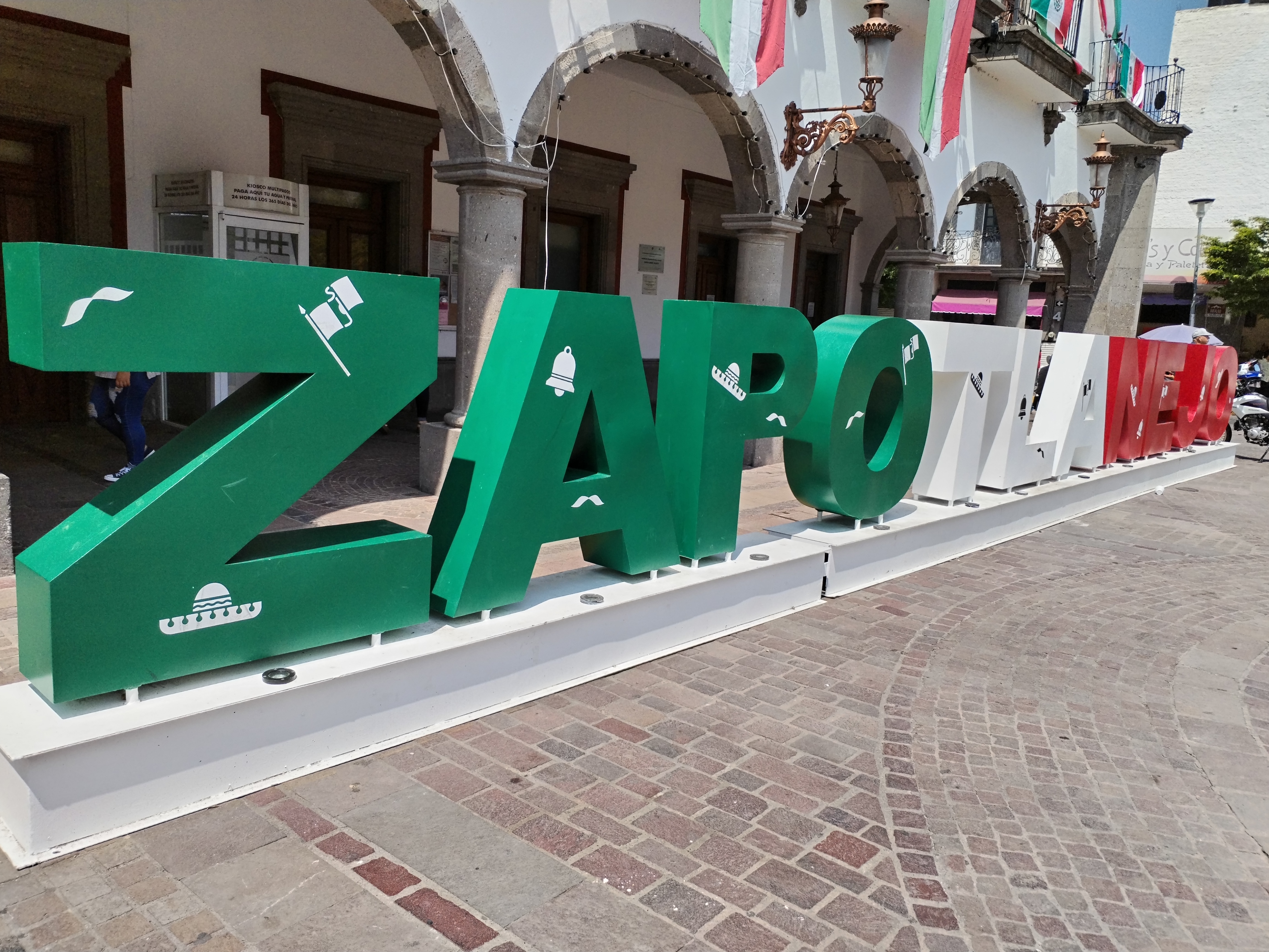 Birrieria Zapotlanejo "El Potrillo" Centro image 4