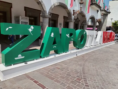 Birrieria Zapotlanejo "El Potrillo" Centro image 4