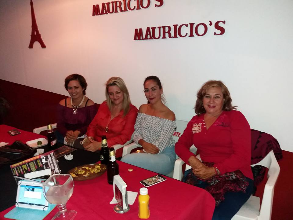 mauricios restaurant karaoke image 5