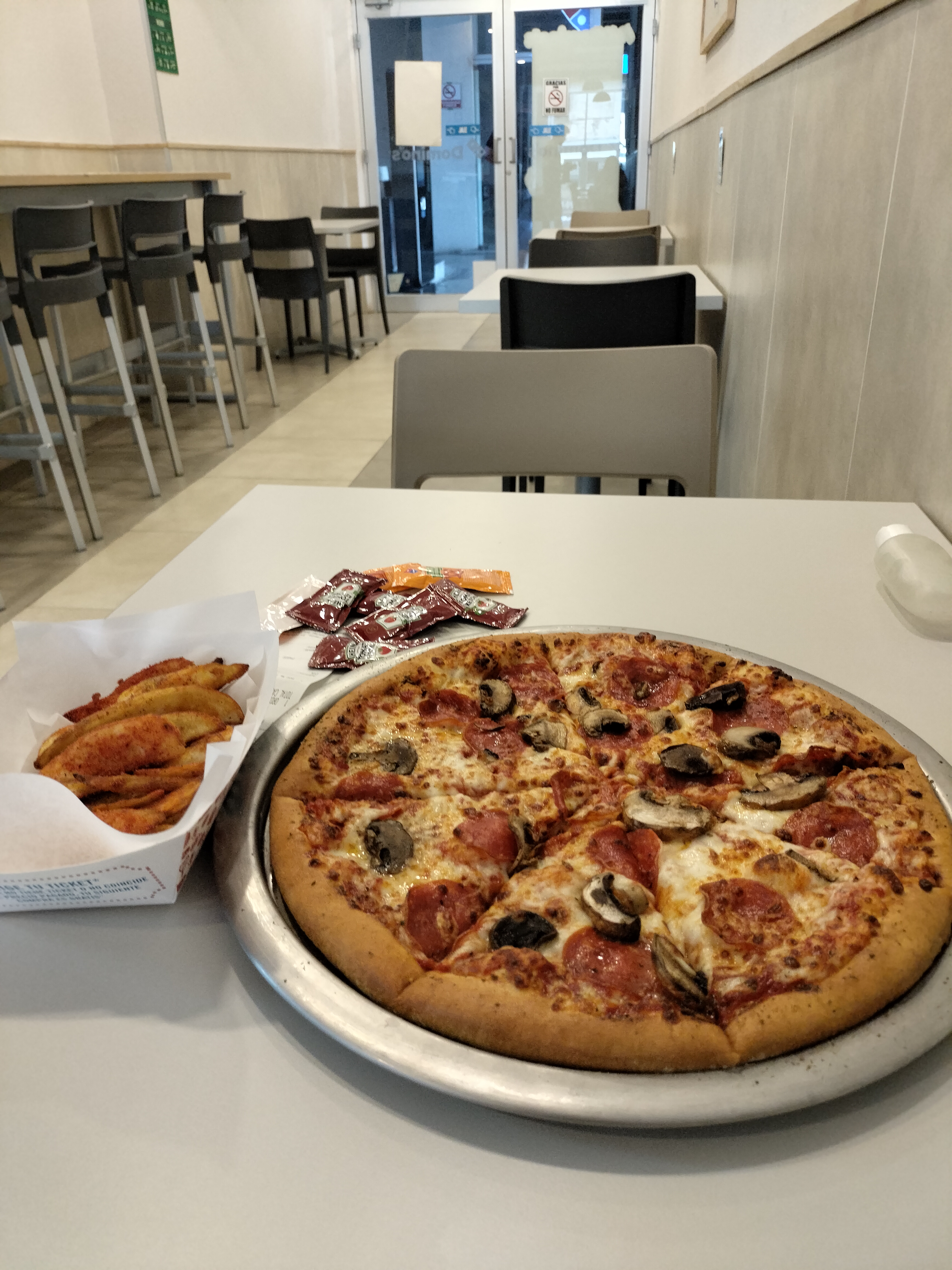 Dominos pizza image 1