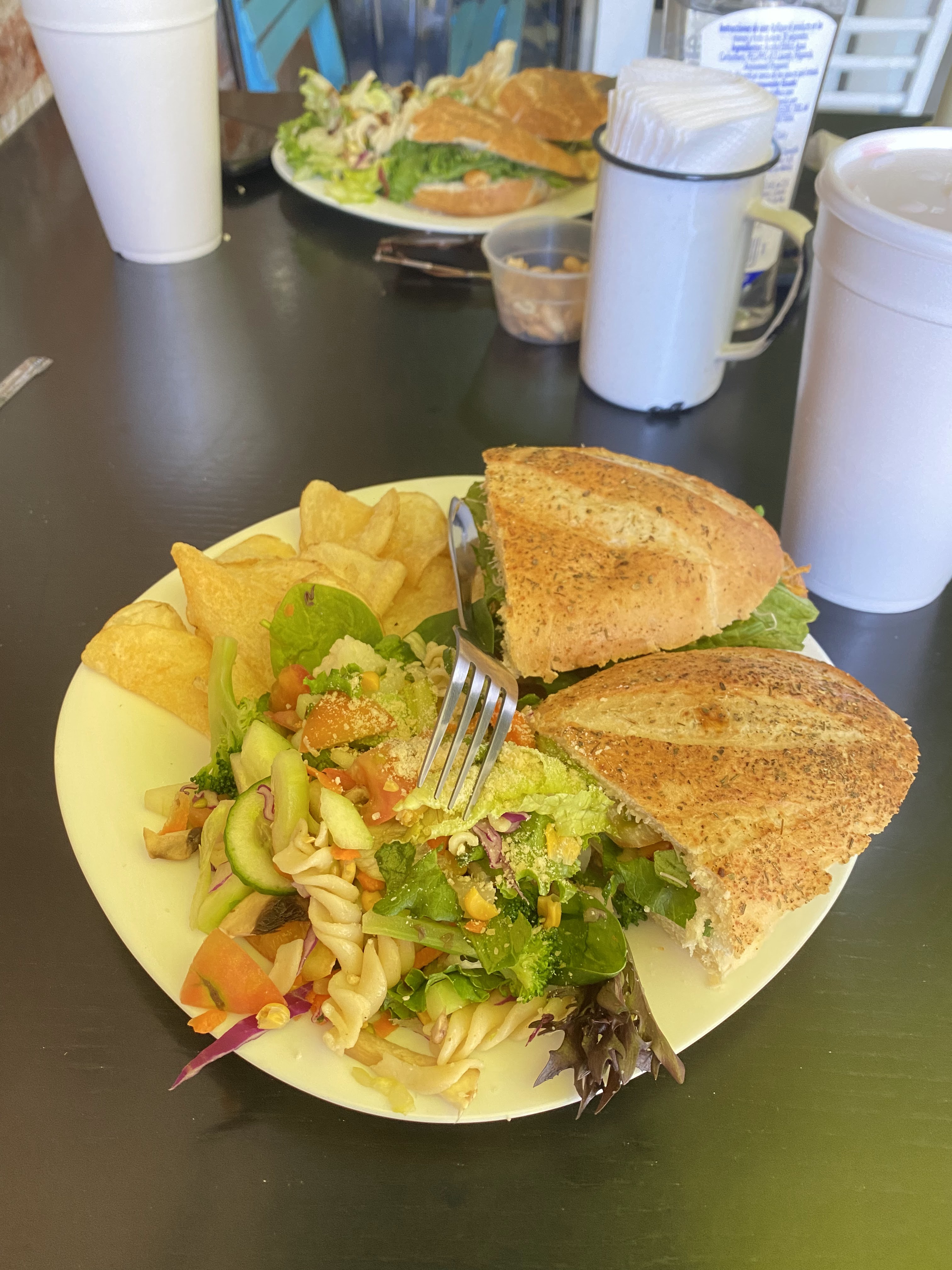 Tuliampa Ensaladas Y Baguettes image 2