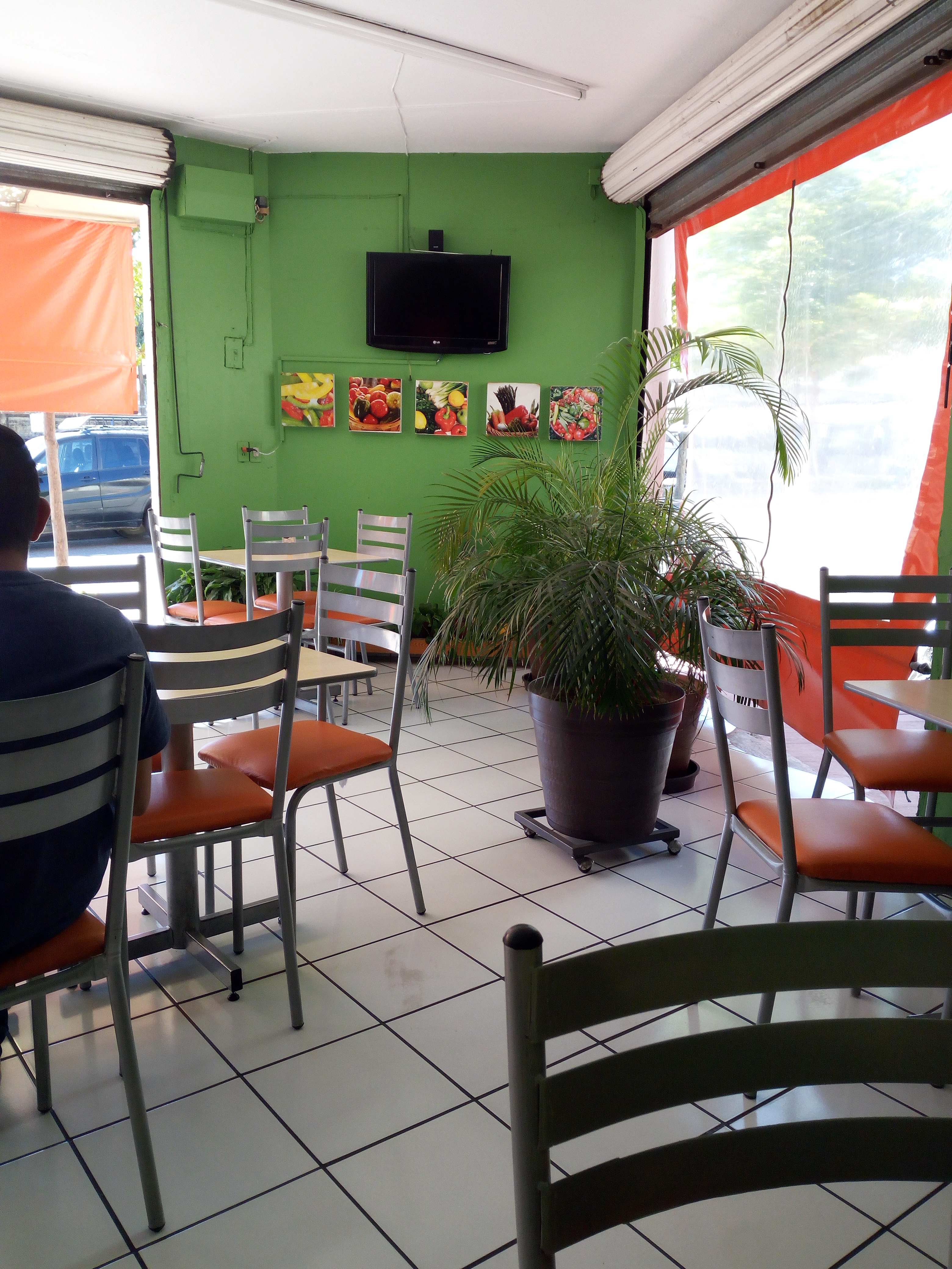 La Skina Ensaladas Y Baguettes image 1