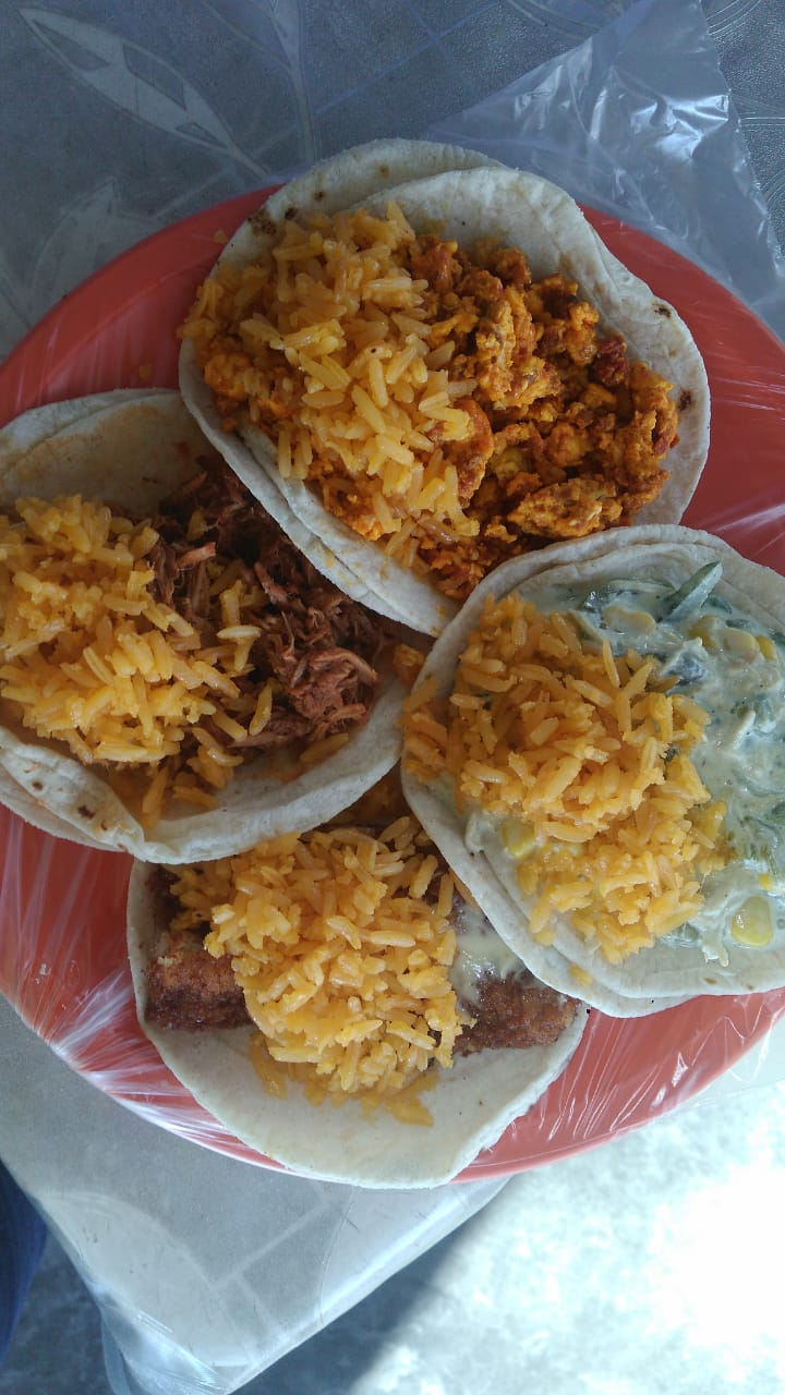 Tacos de guisado El Maná image 1