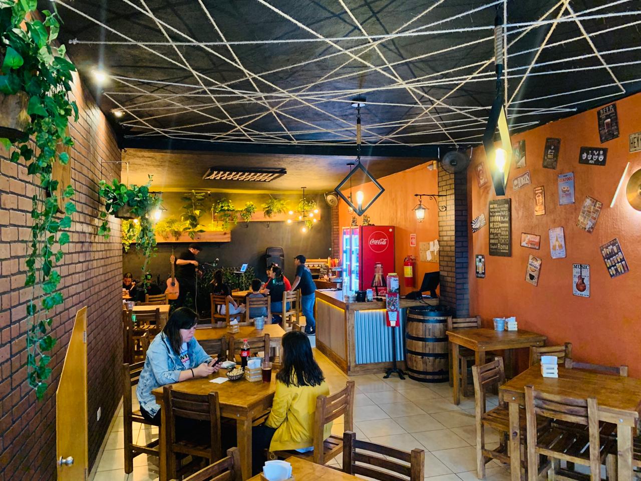 Quedas Bien Sushi & Wings image 1