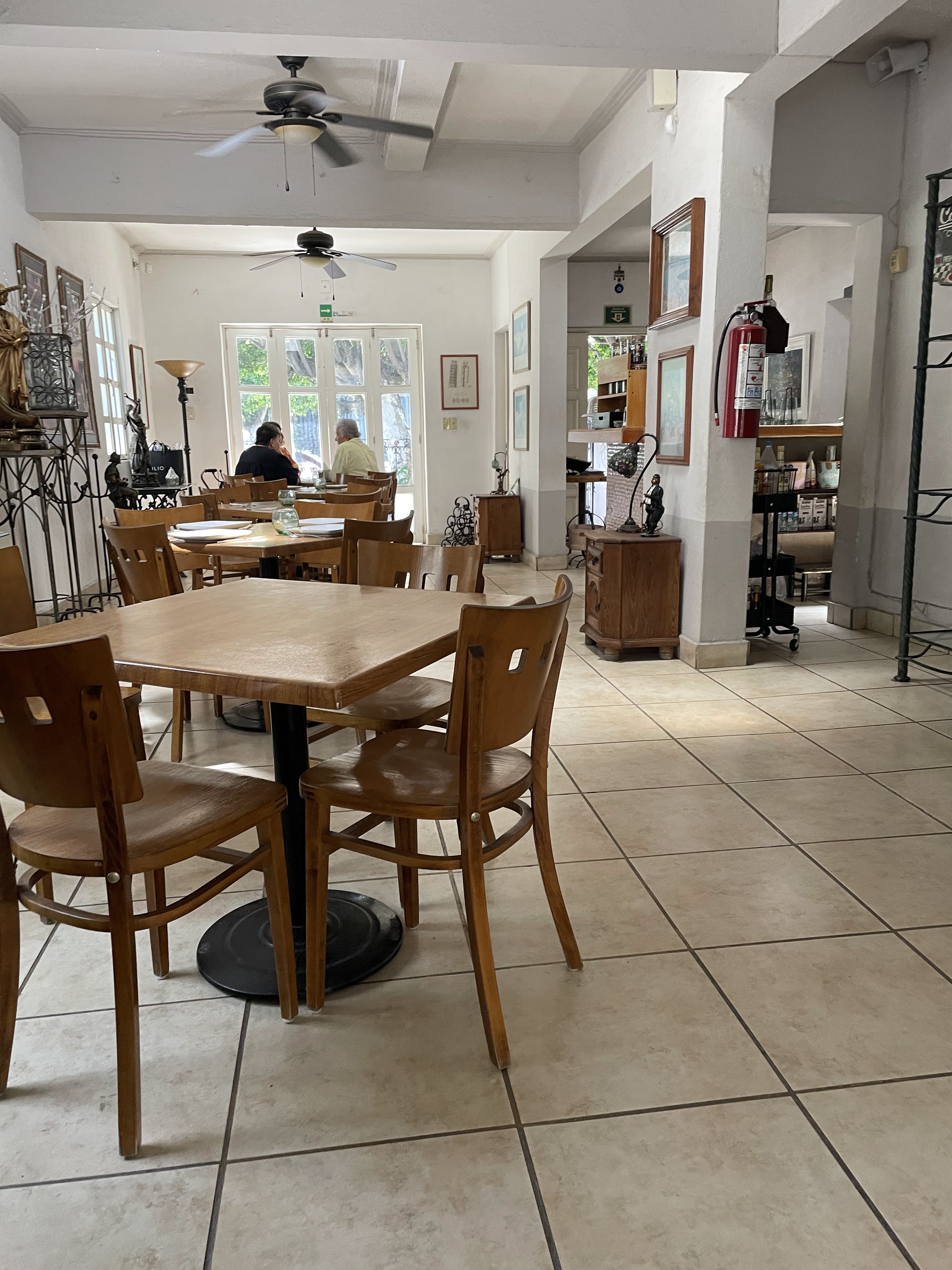 Petit Bistro image 3