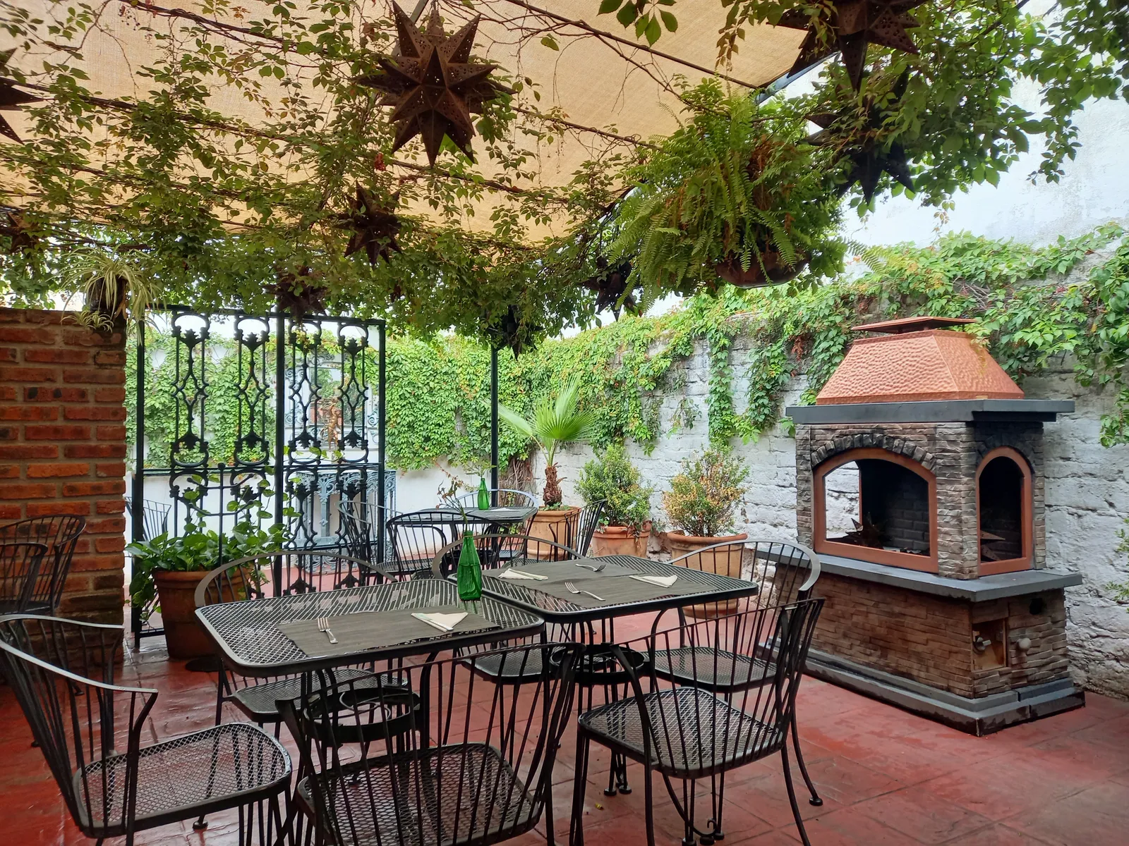 Petit Bistro image 6