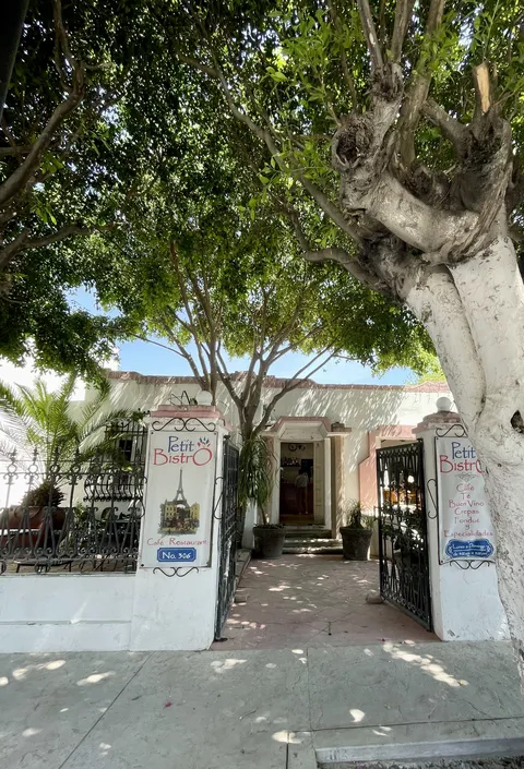 Petit Bistro image 7