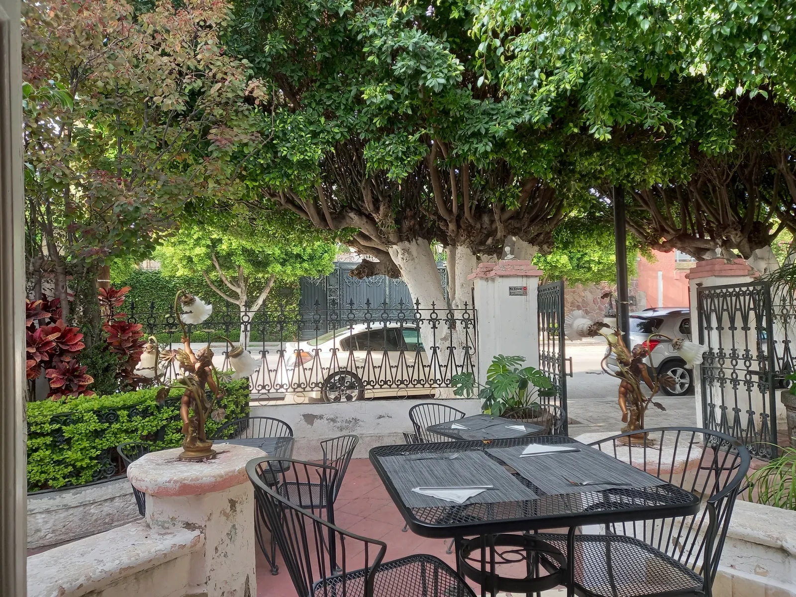 Petit Bistro image 8