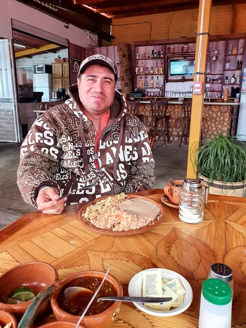 Los Agaves Restaurante image 3