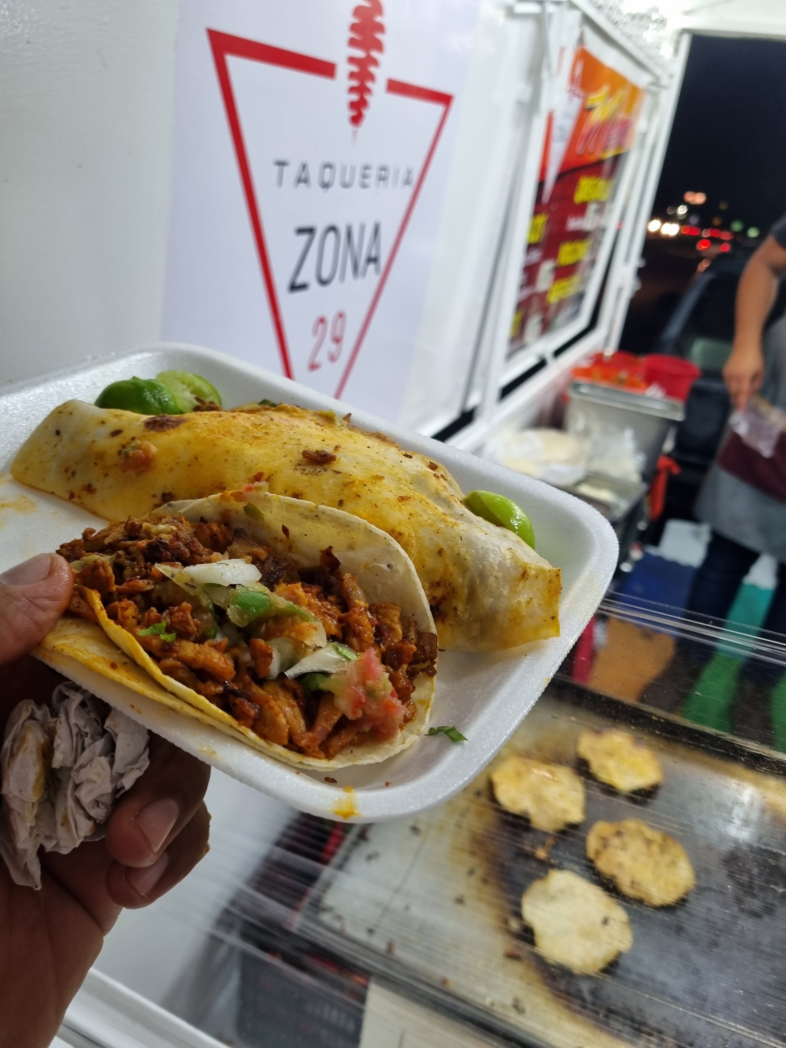 Taquería Zona 29 image 7