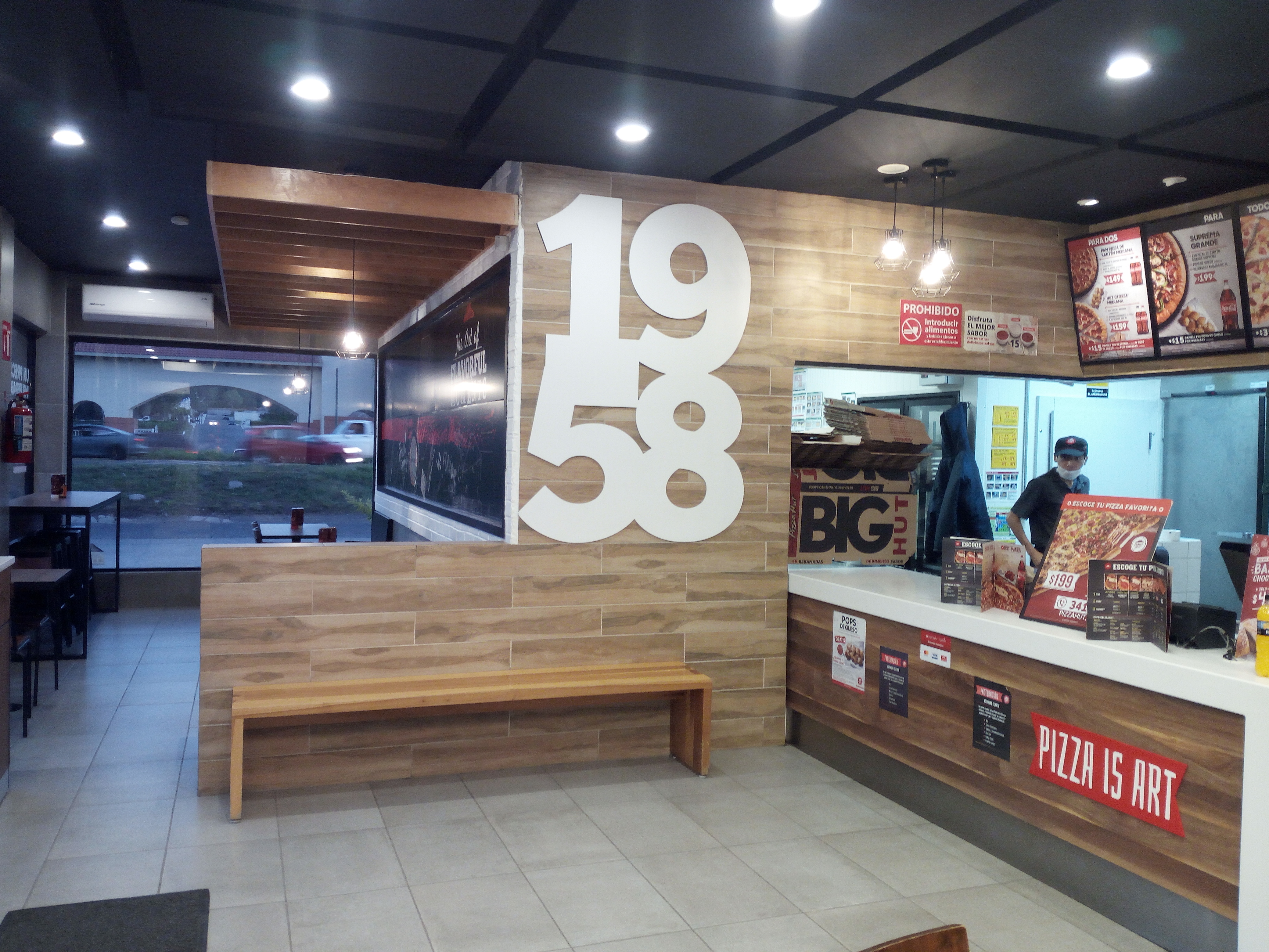 Pizza Hut Tarimbaro image 4