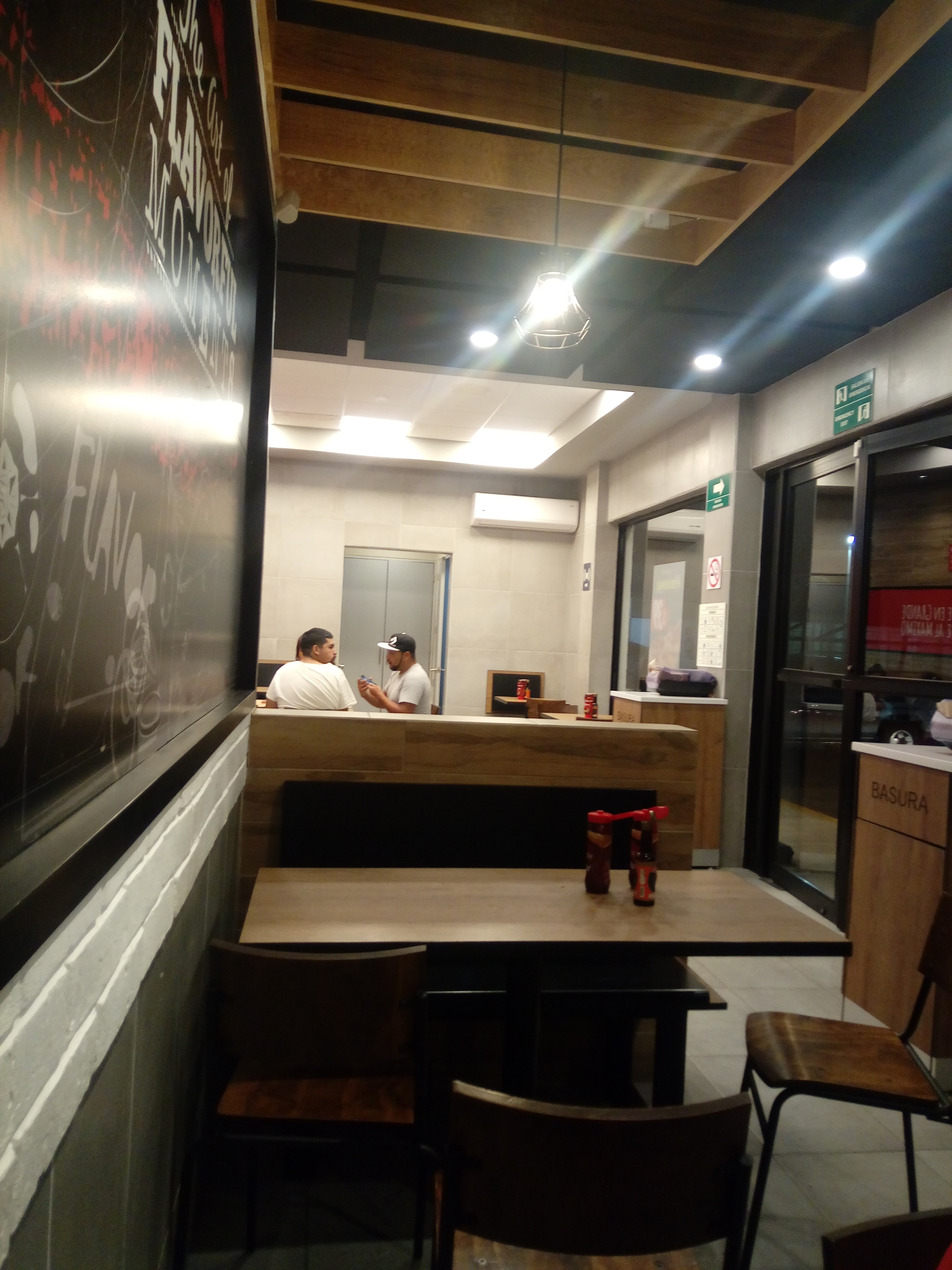 Pizza Hut Tarimbaro image 7