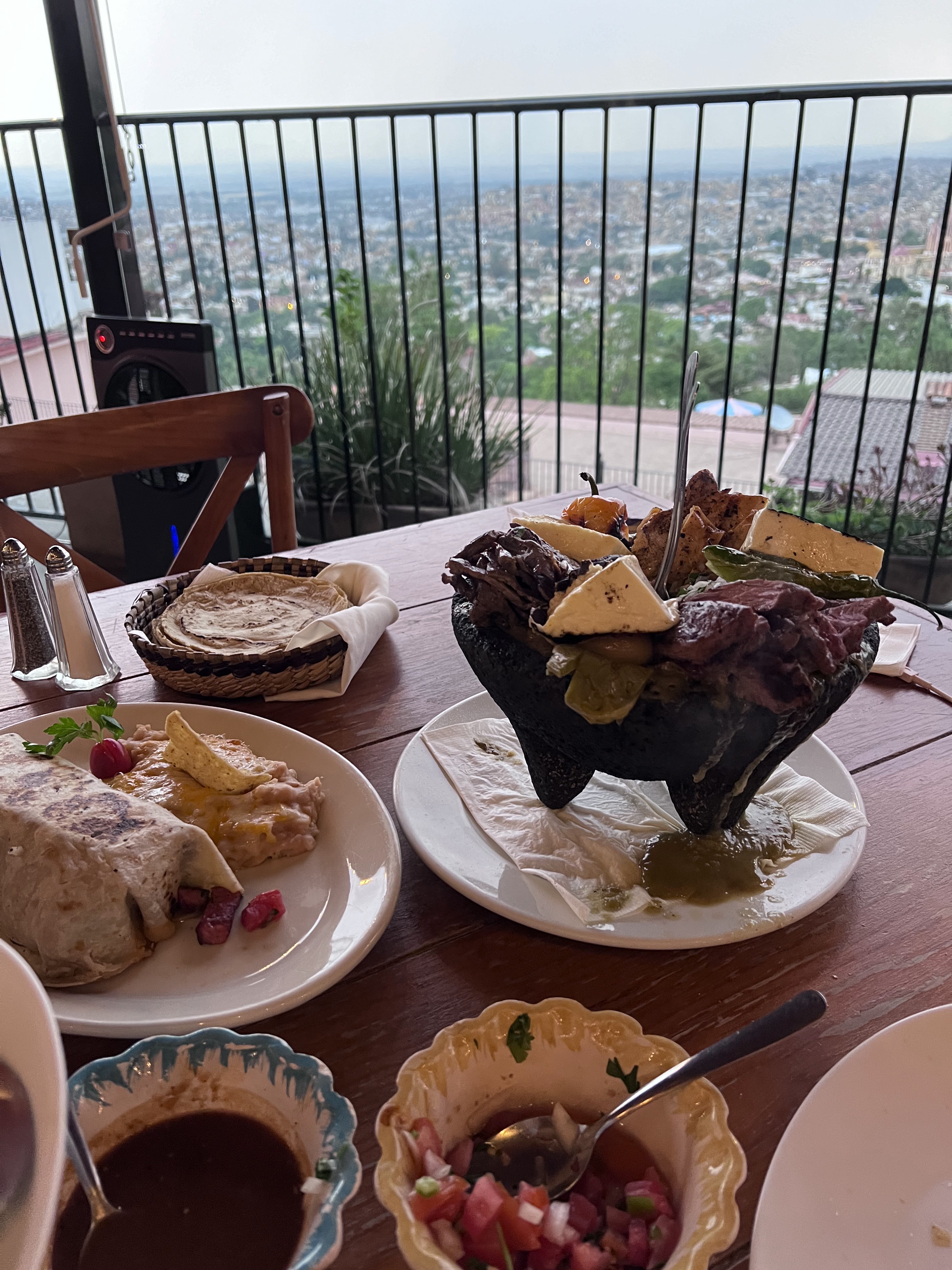 Los Milagros Terraza image 2