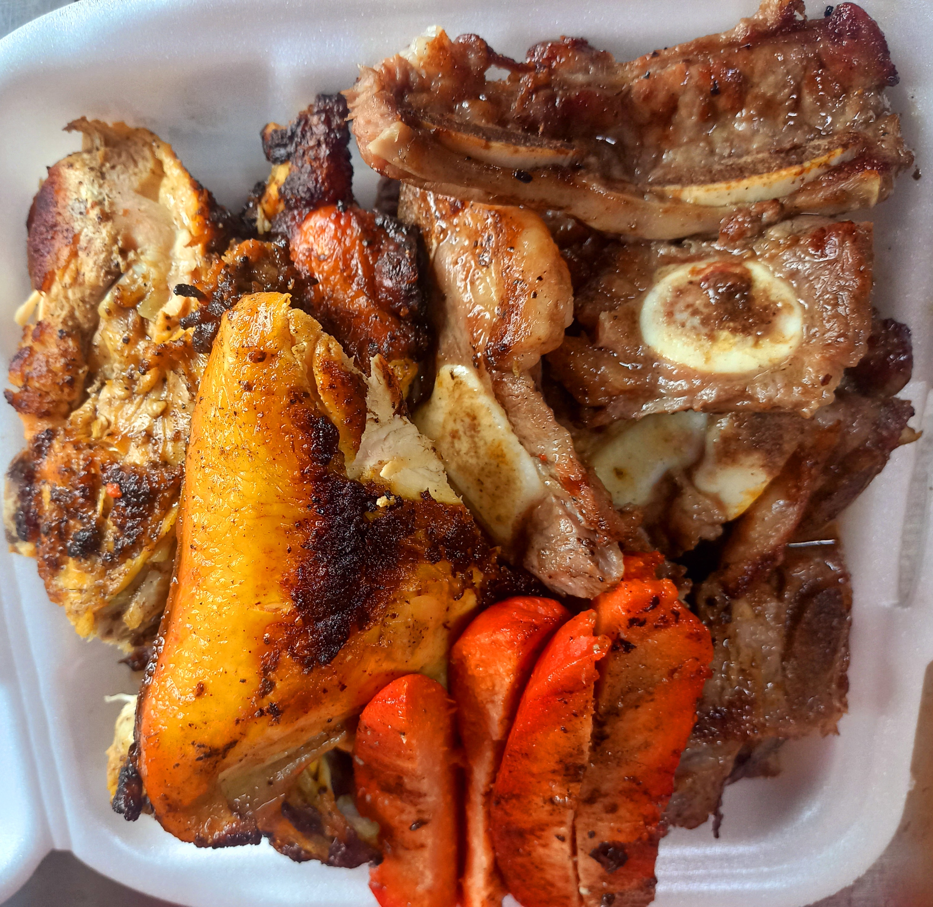 Los Dos Gallos image 3