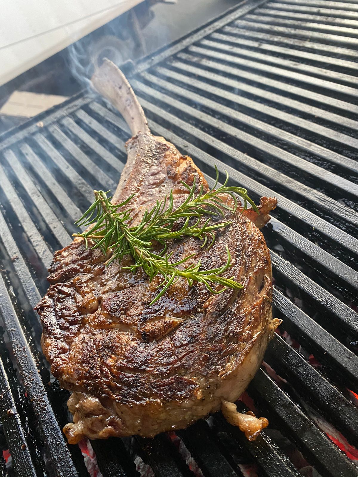 Los Dos Gallos image 6