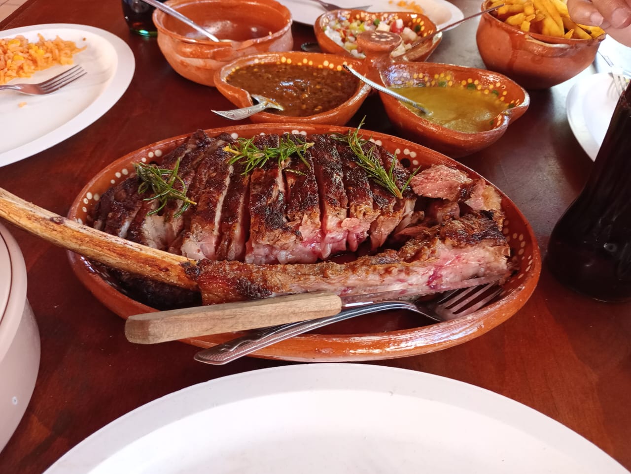 Los Dos Gallos image 9